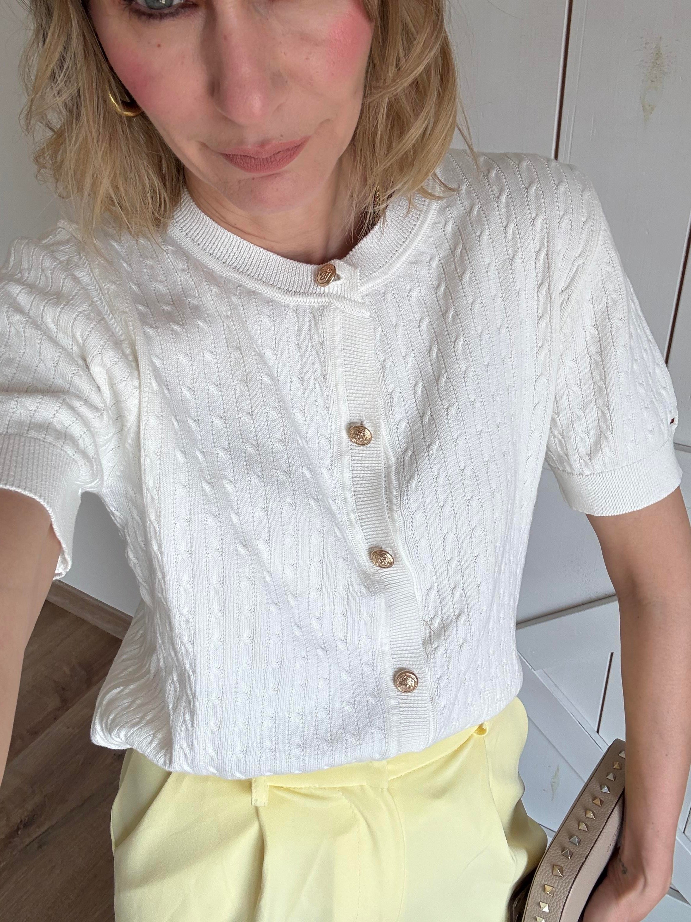 Premium Kırık Beyaz Gold Düğmeli Hırka