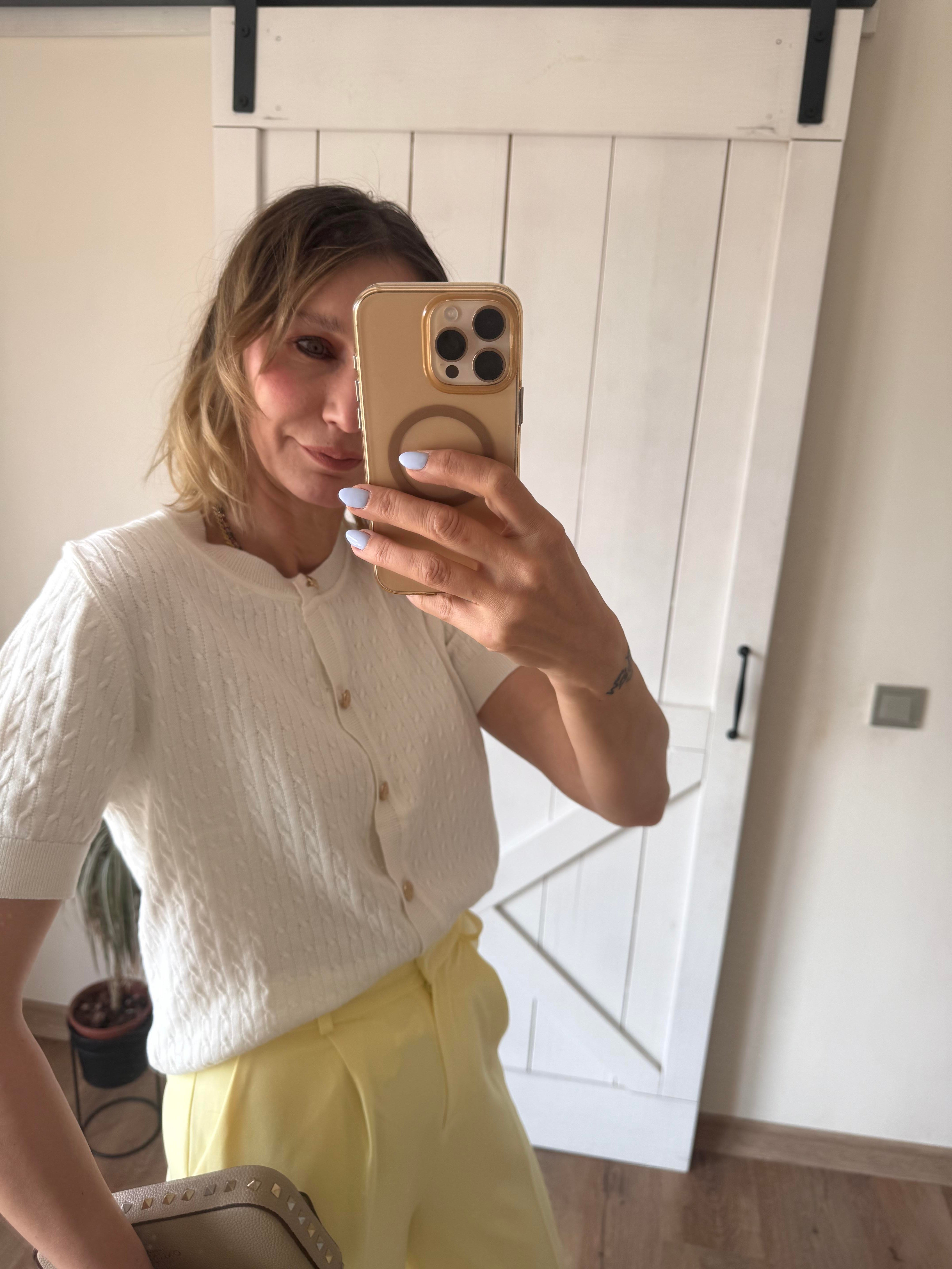 Premium Kırık Beyaz Gold Düğmeli Hırka