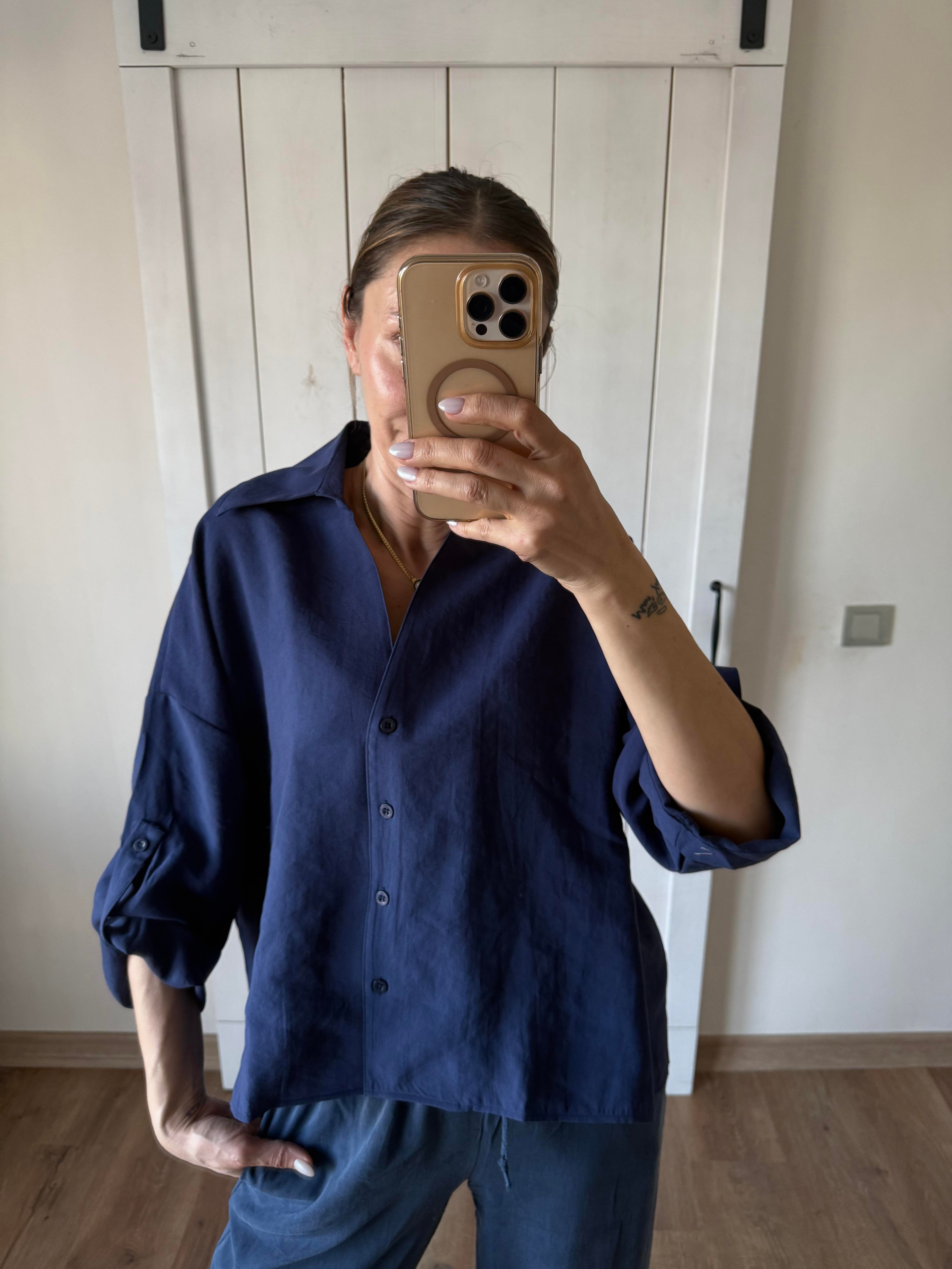 Premium Lacivert V Yaka Gömlek