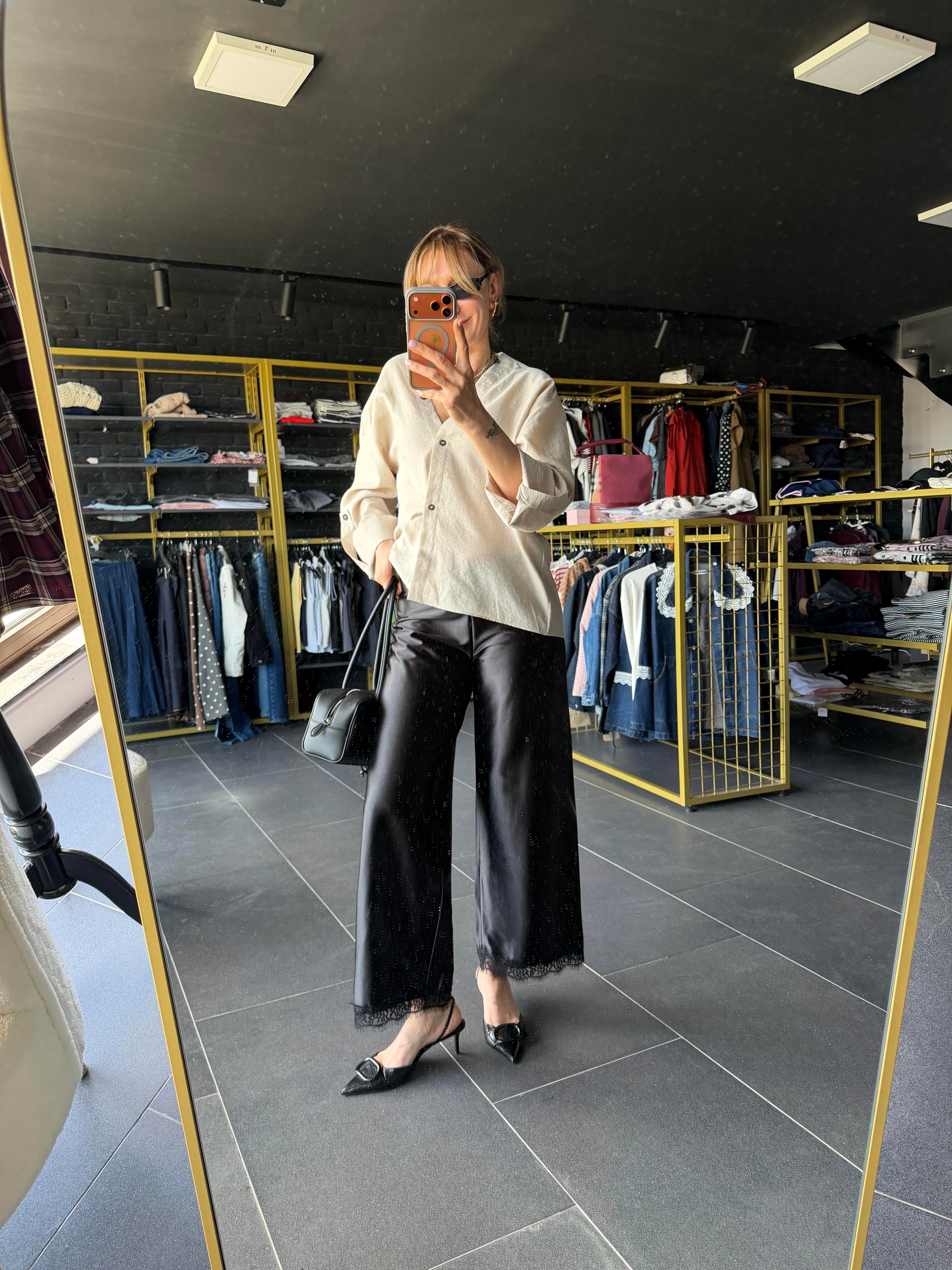 Premium Saten Yüzeyli Siyah Dantel Detaylı Pantolon