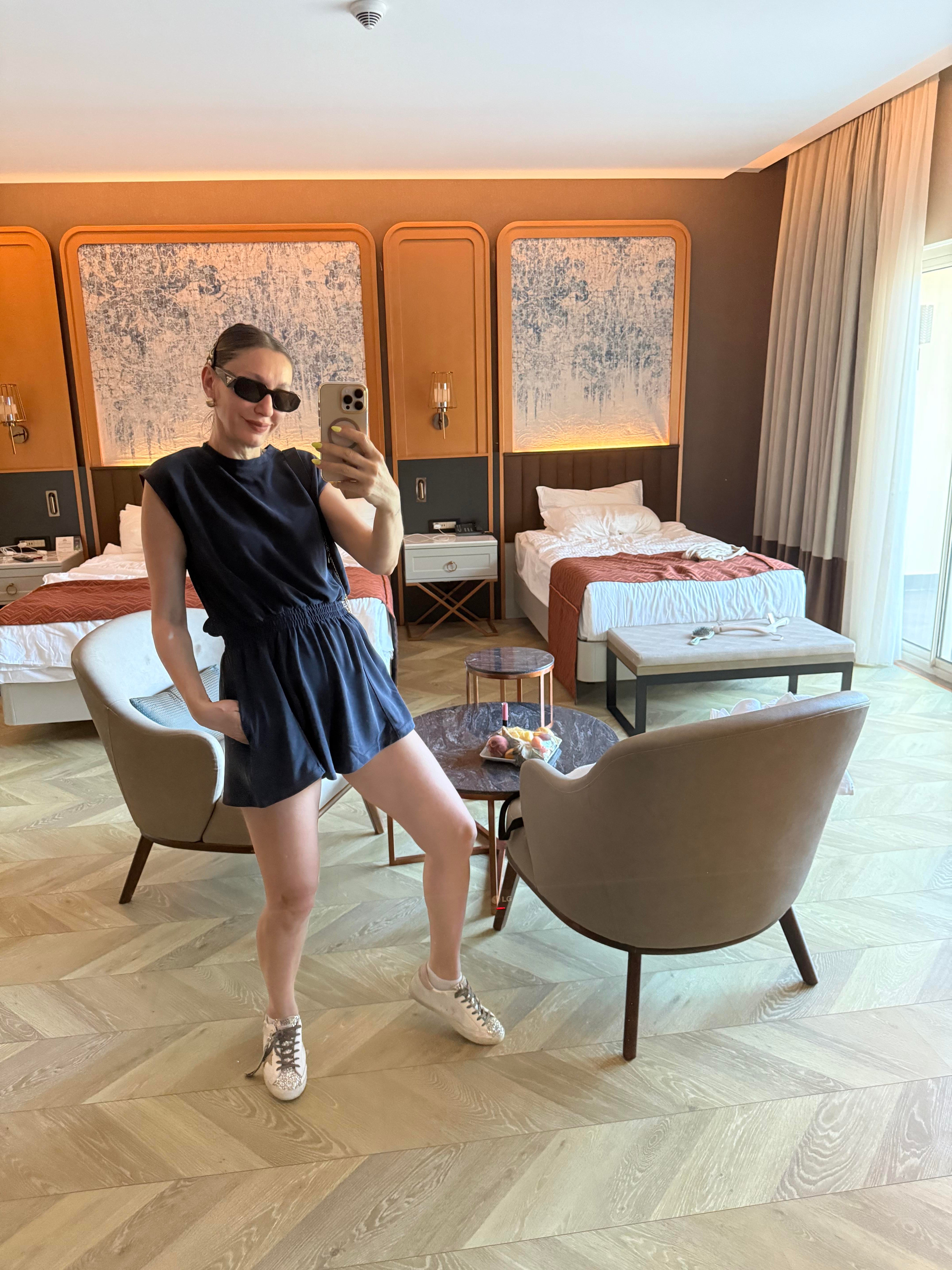 Sırt ve Bel Detaylı Lacivert Tulum