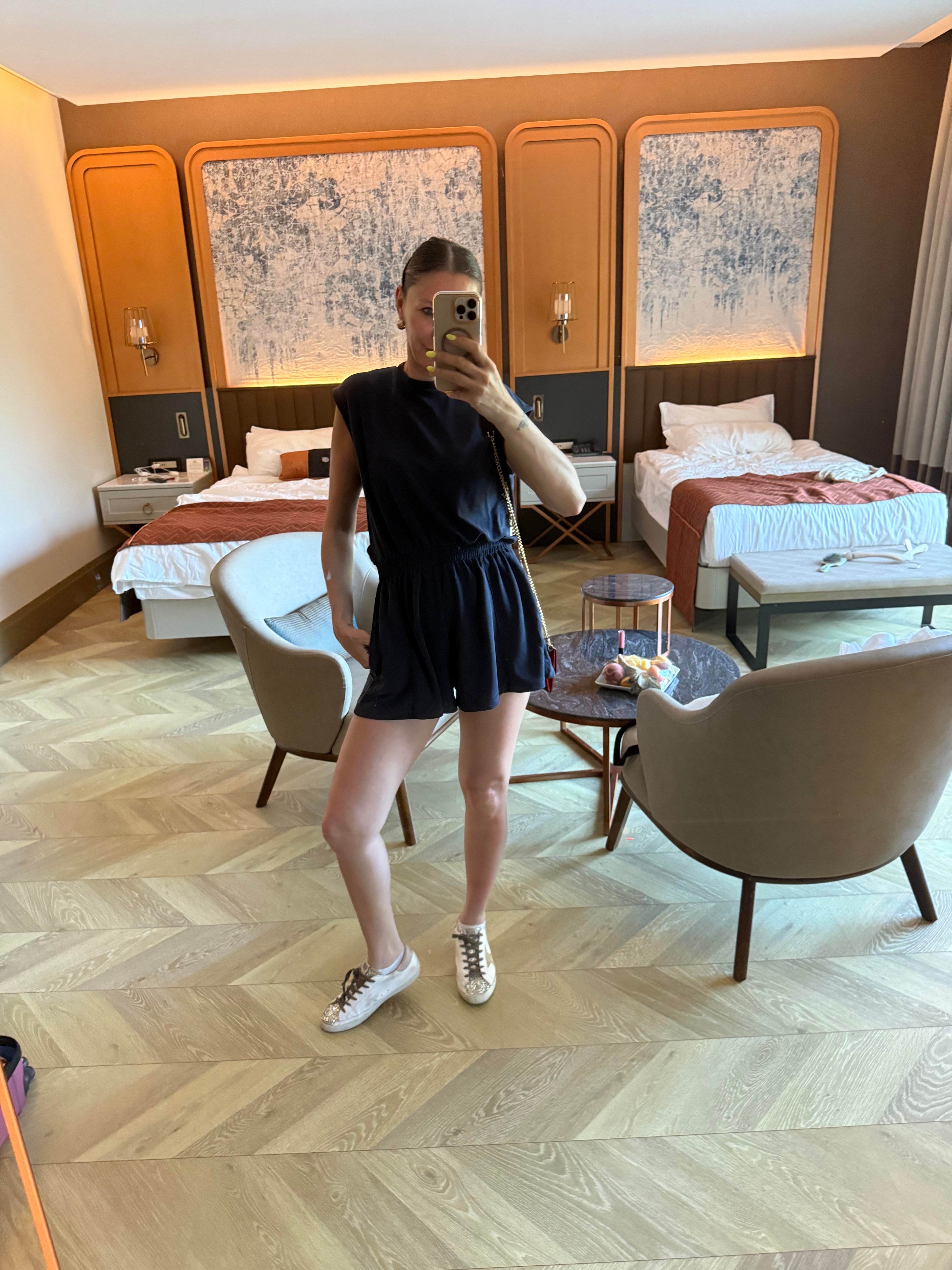 Sırt ve Bel Detaylı Lacivert Tulum