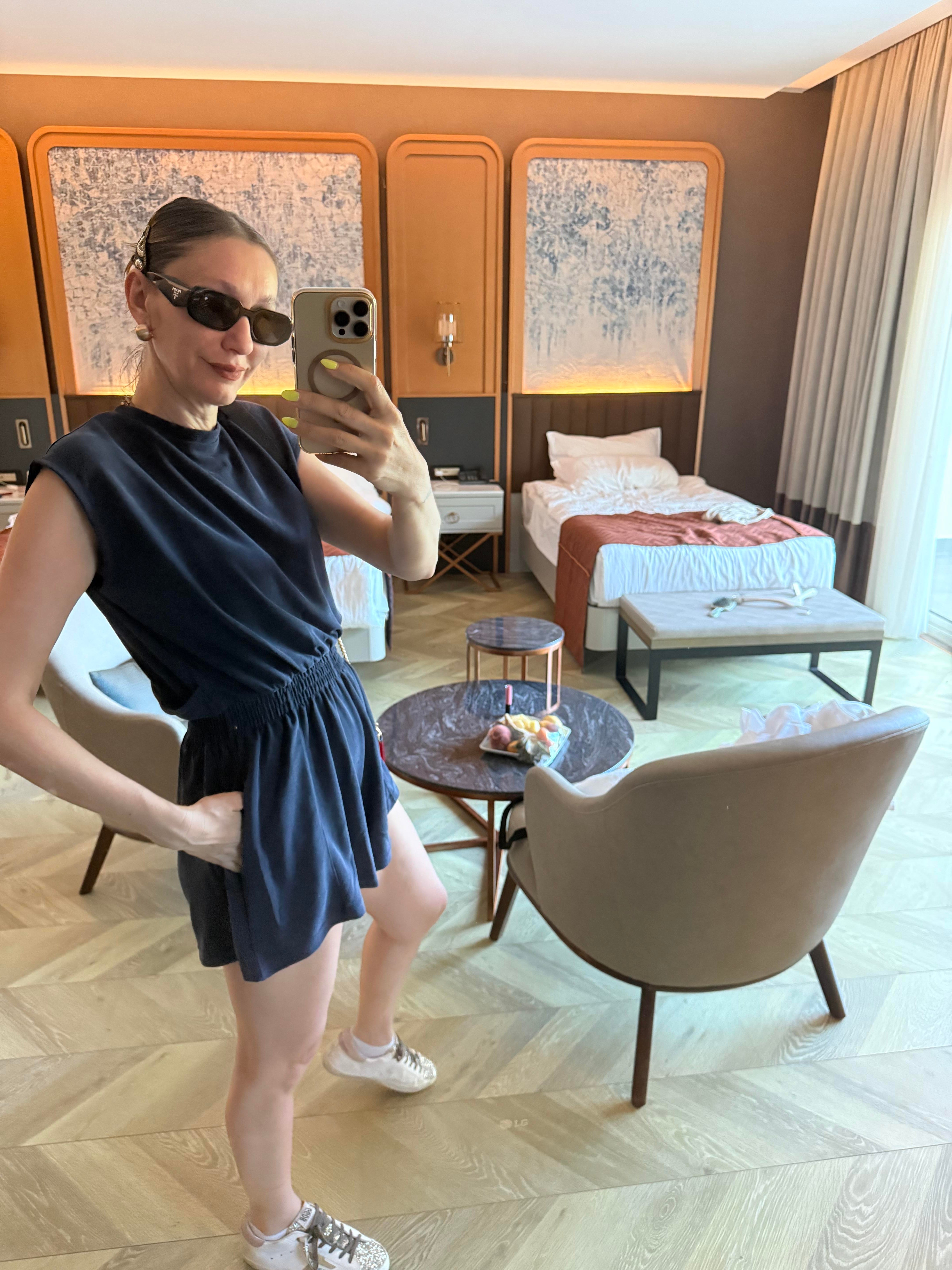 Sırt ve Bel Detaylı Lacivert Tulum