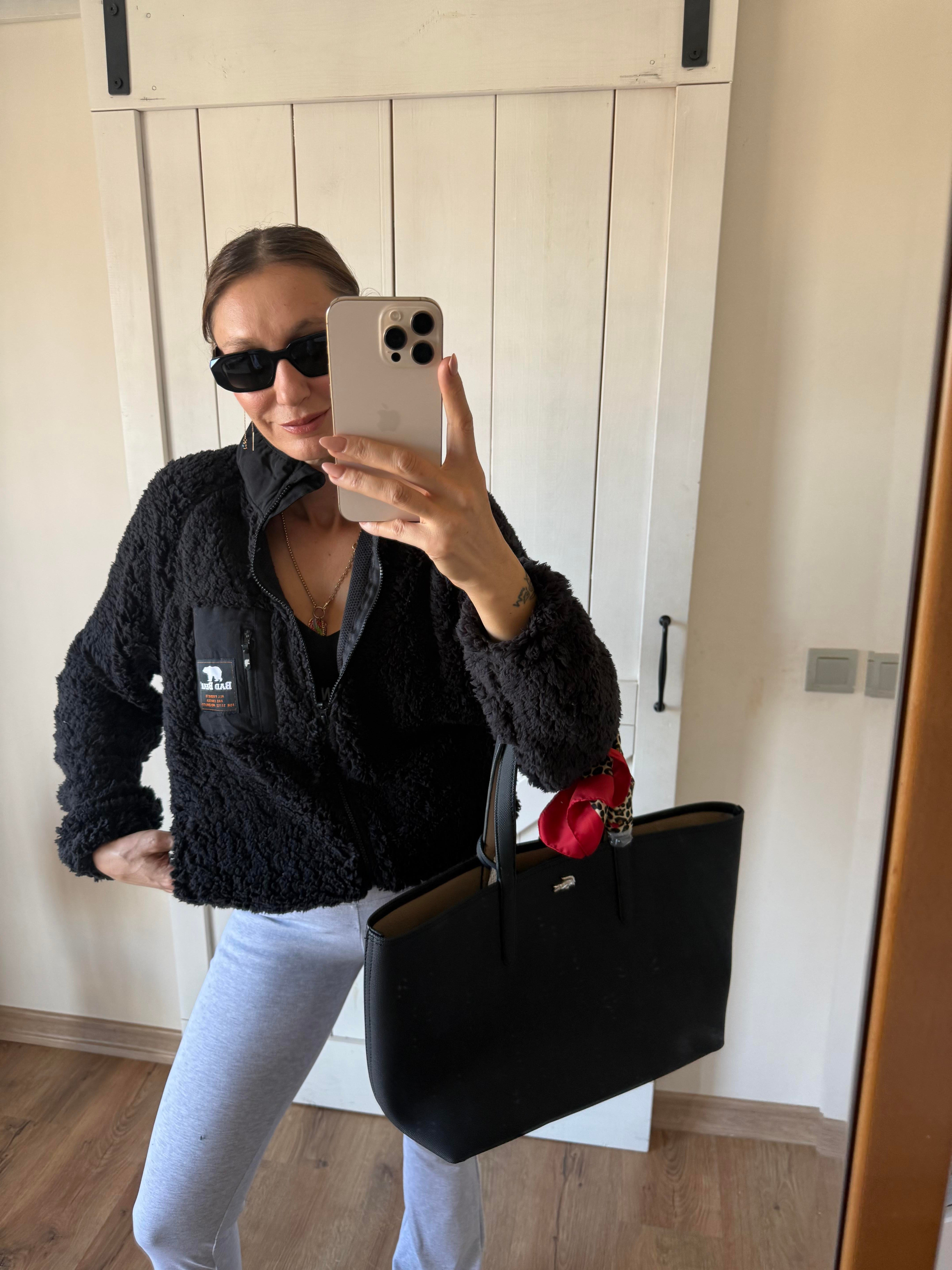 Siyah Bad Polar Mont