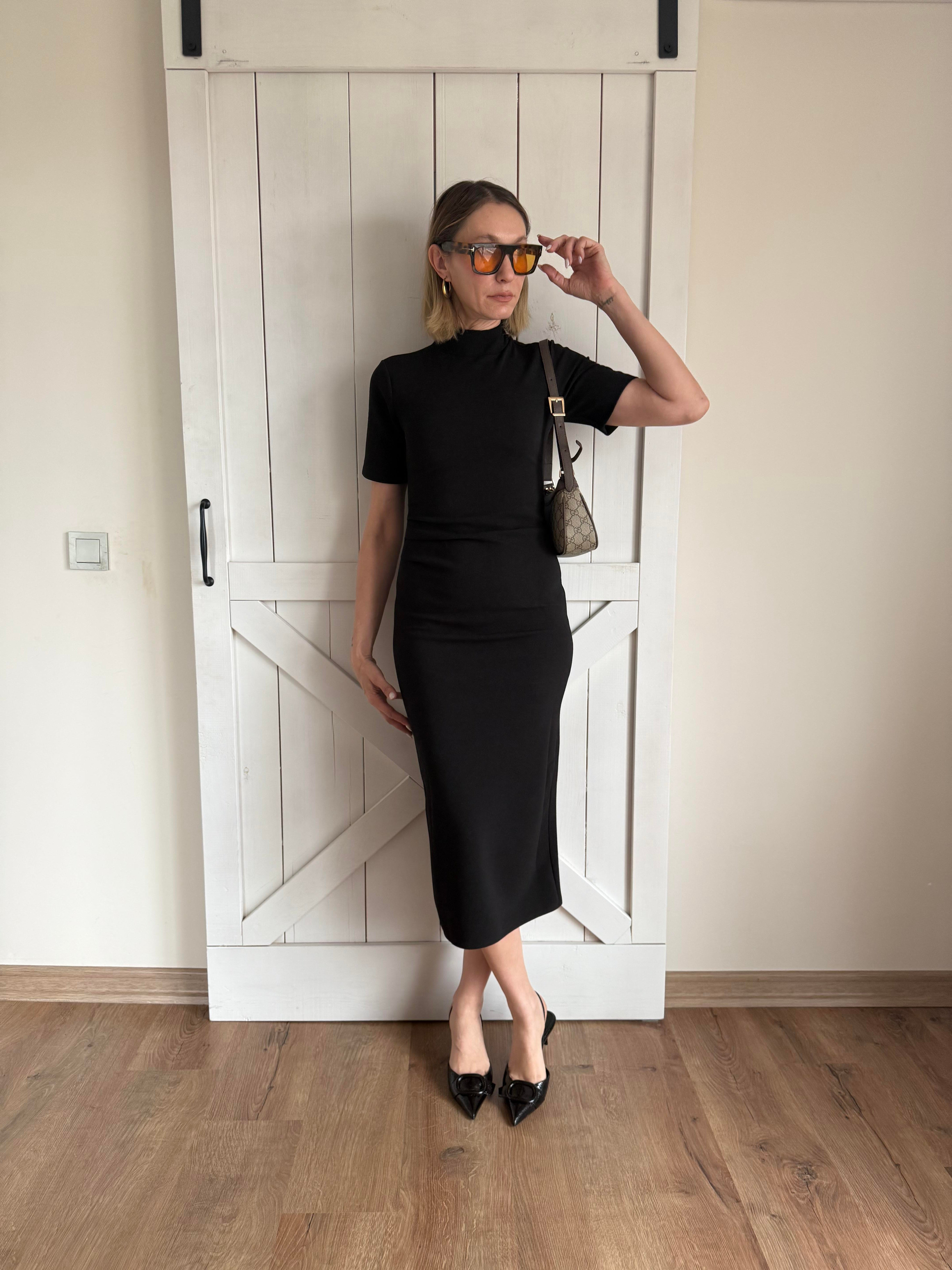 Siyah Dik Yaka Drape Detaylı Elbise