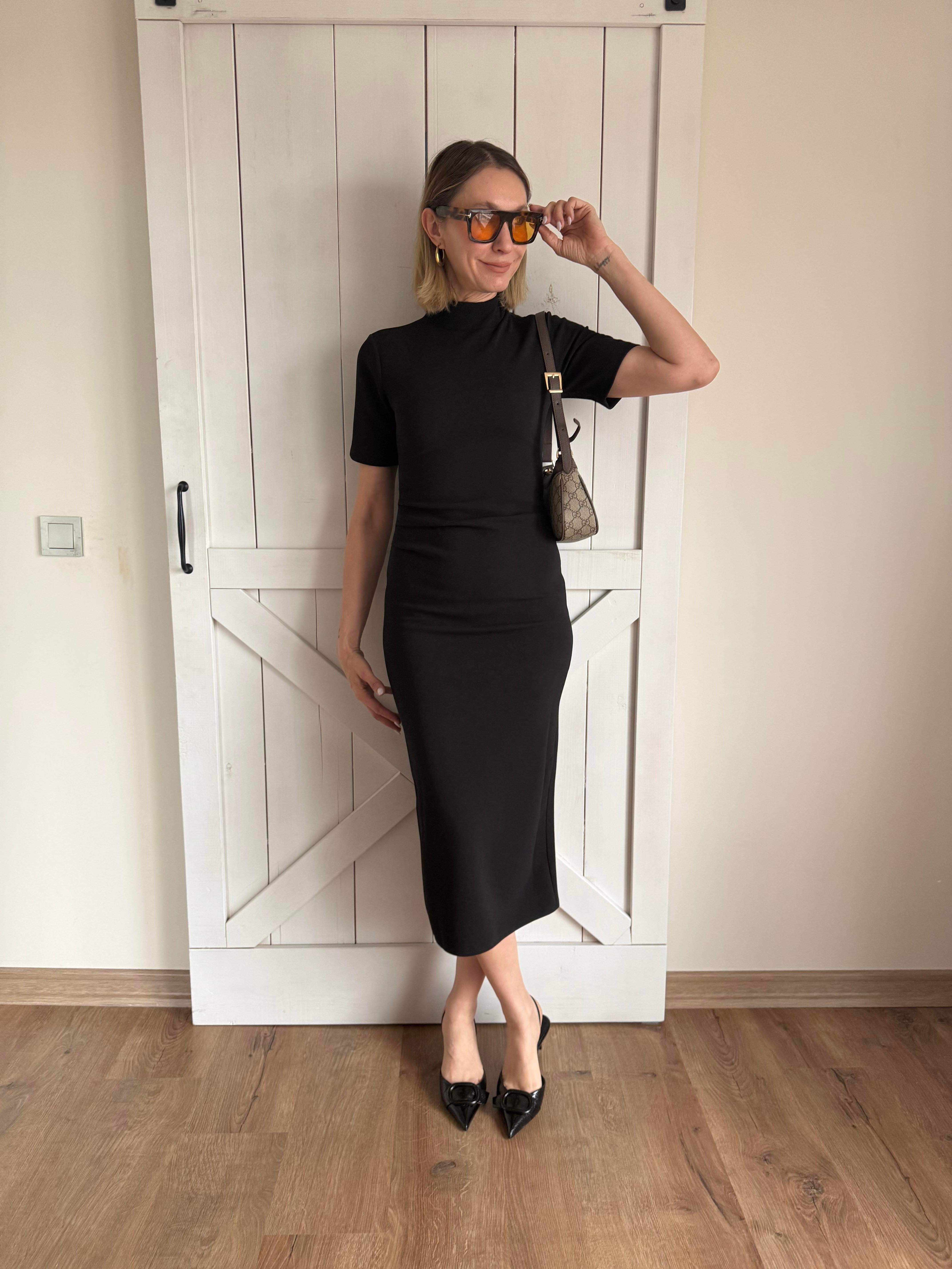 Siyah Dik Yaka Drape Detaylı Elbise