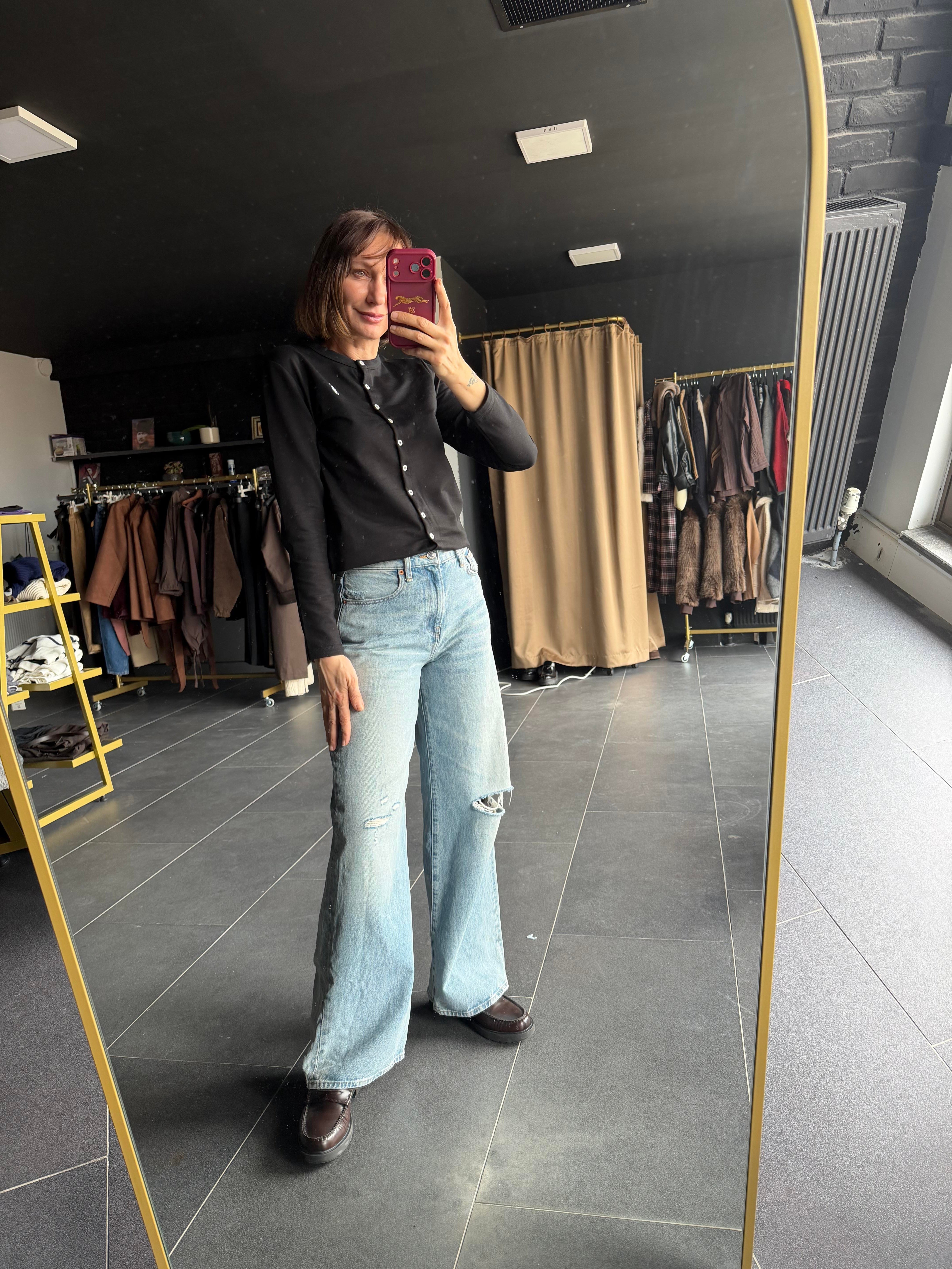 Siyah Düğmeli Hırka