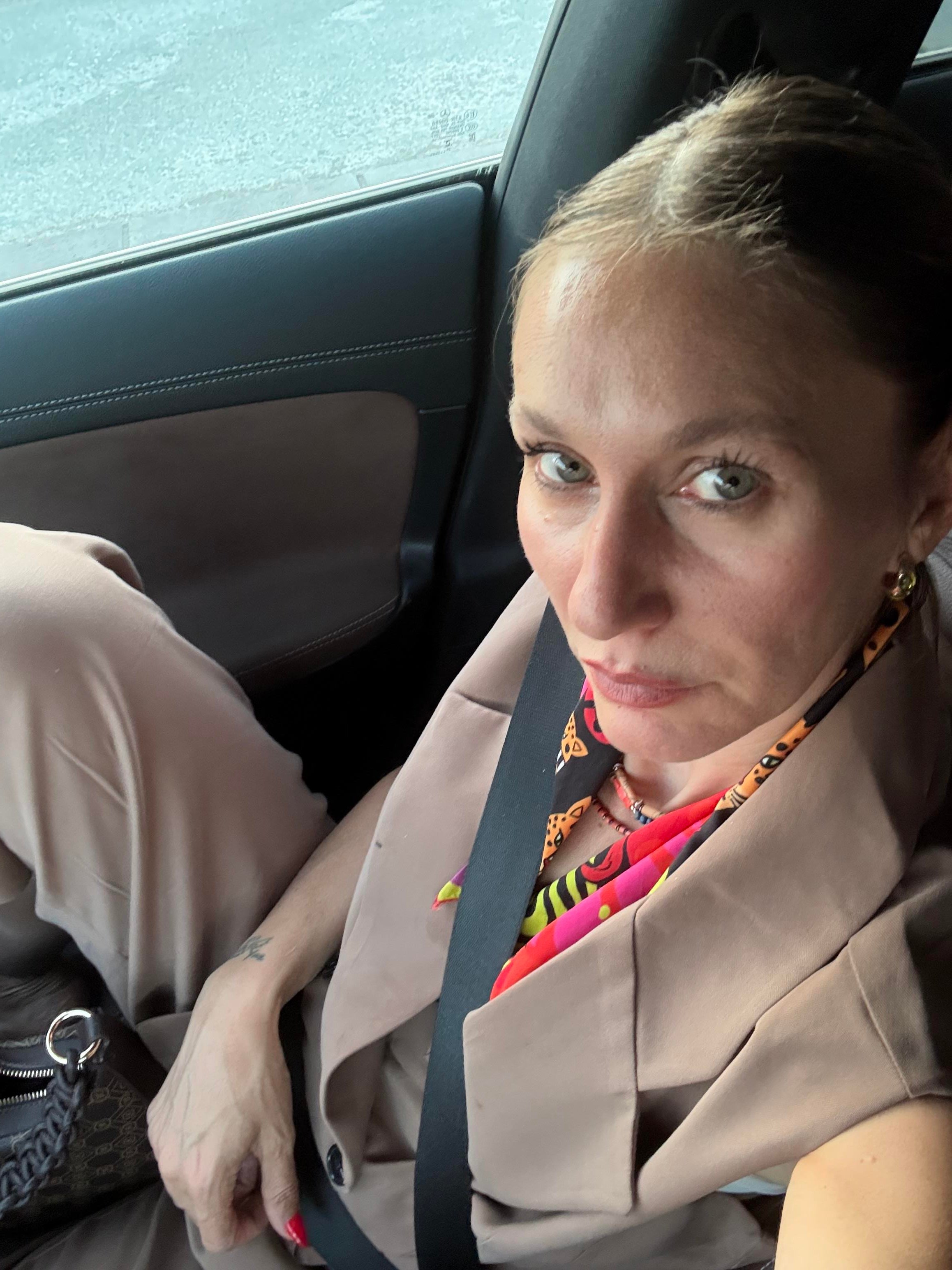 Siyah Düğmeli Sütlü Kahve Tensel Yelek Pantolon Takım