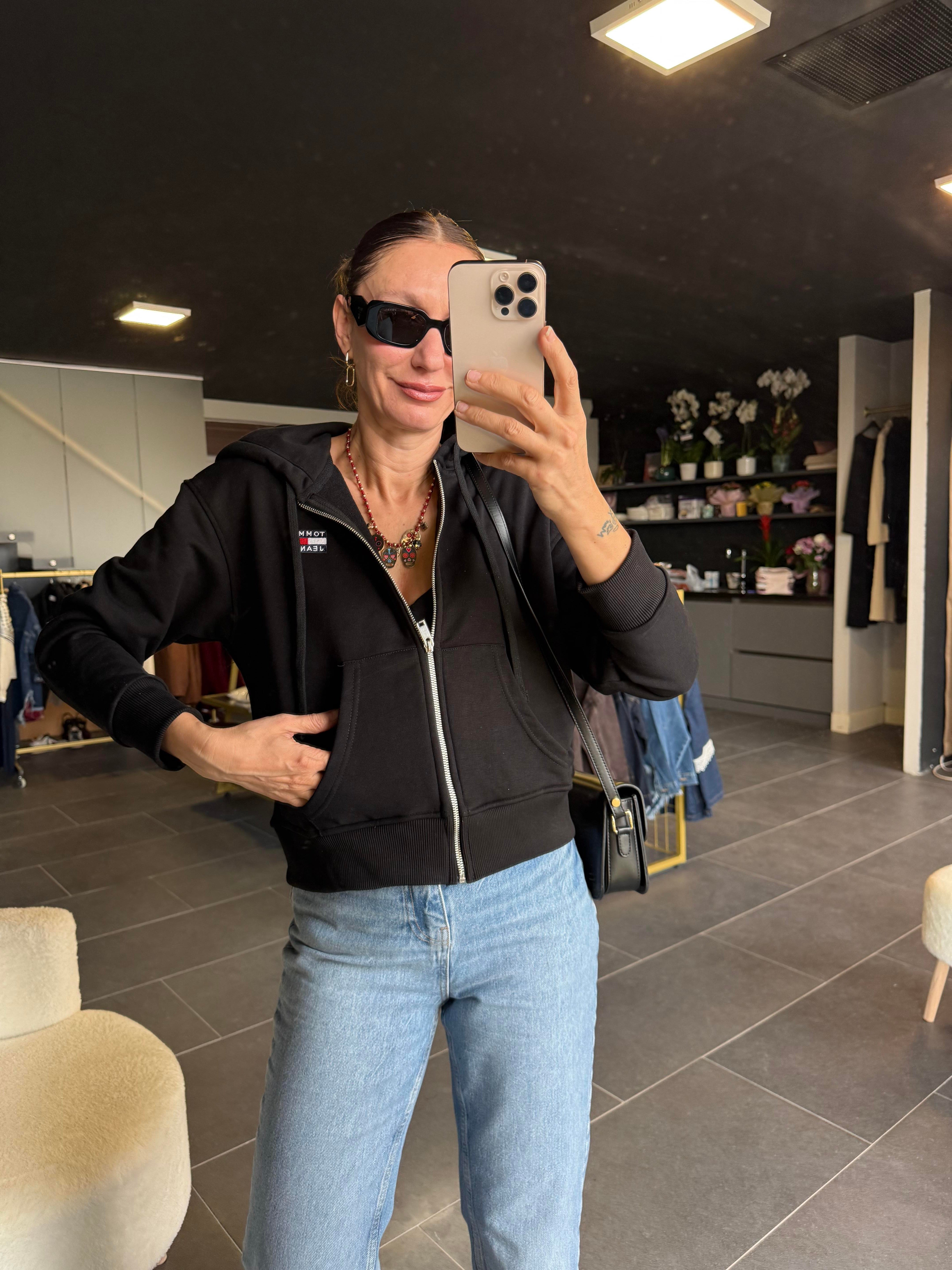 Siyah Fermuarlı Kapüşonlu Sweatshirt