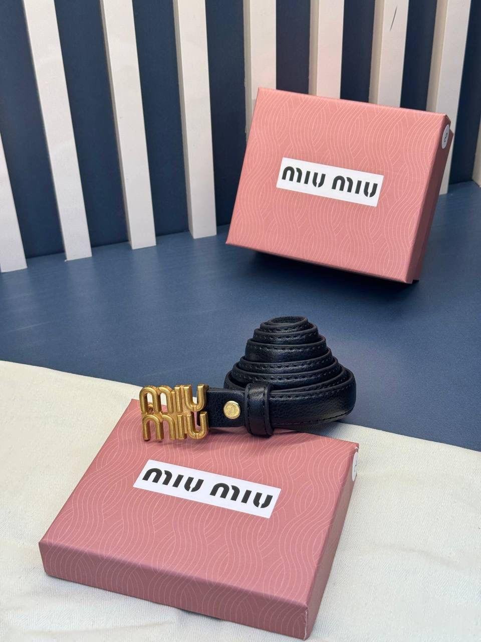 Siyah Gold Amblemli Deri Kemer