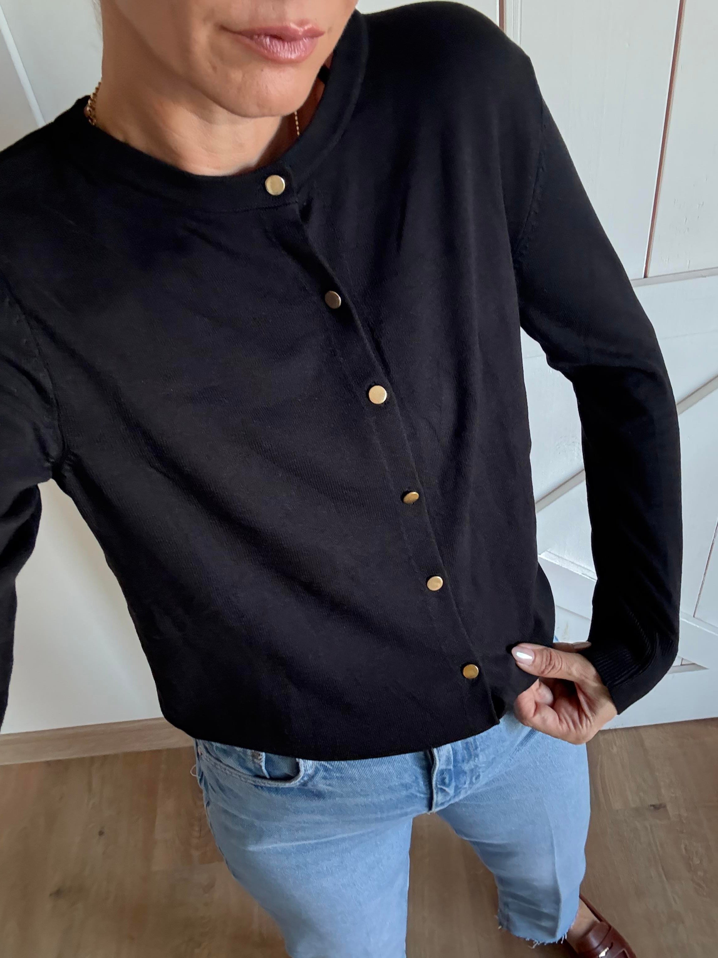 Siyah Gold Düğmeli Yumoş Hırka