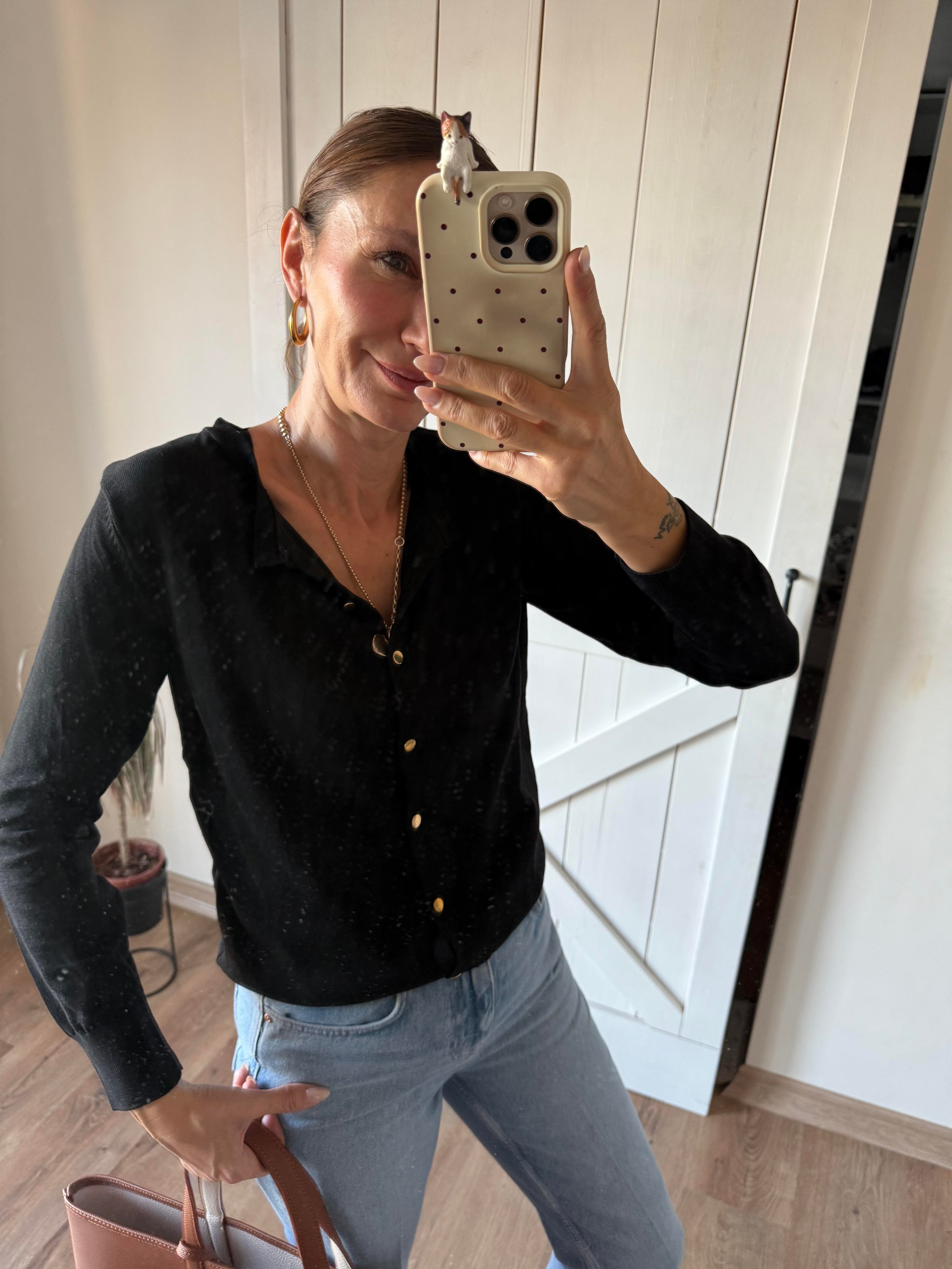 Siyah Gold Düğmeli Yumoş Hırka