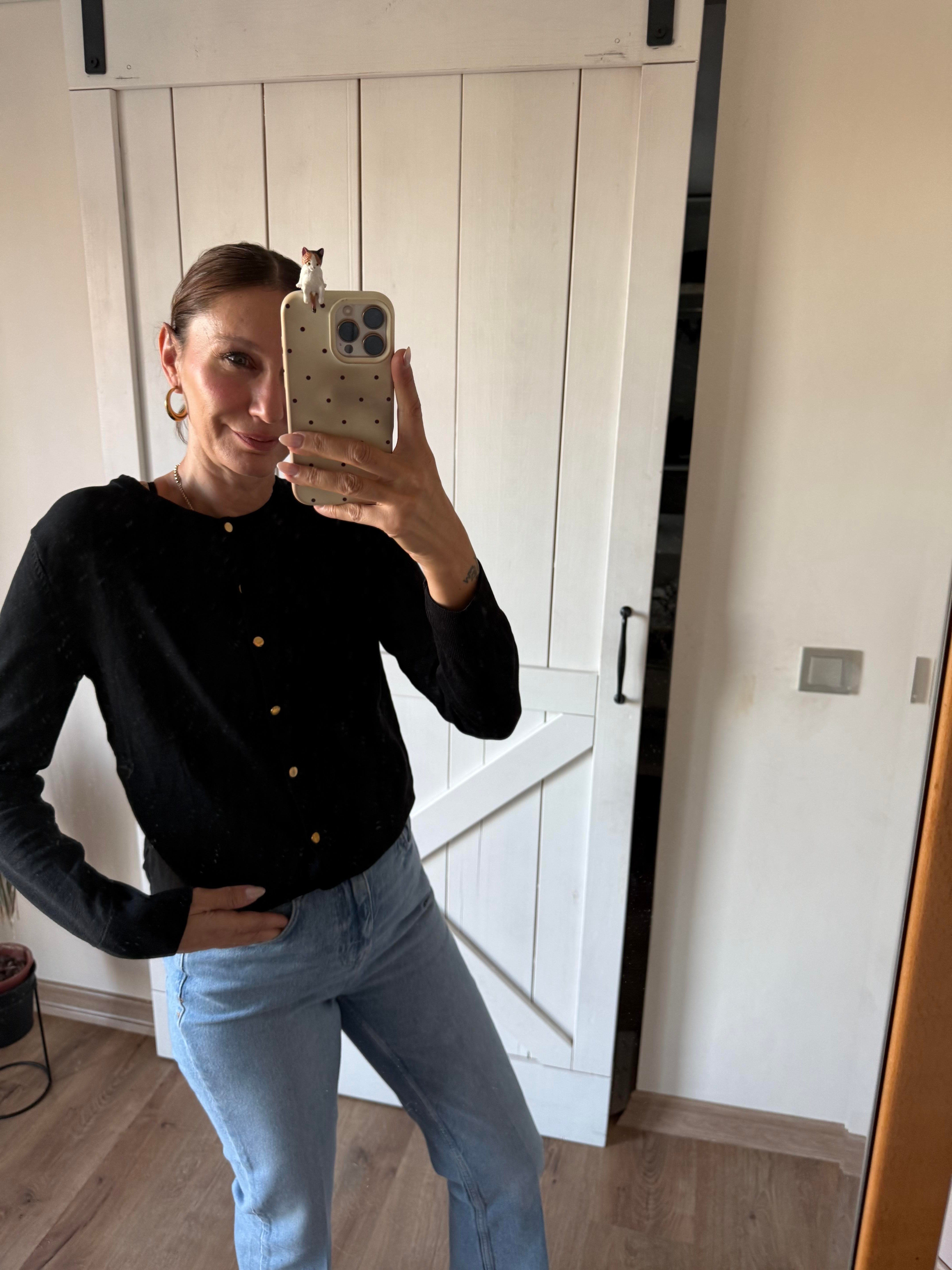 Siyah Gold Düğmeli Yumoş Hırka