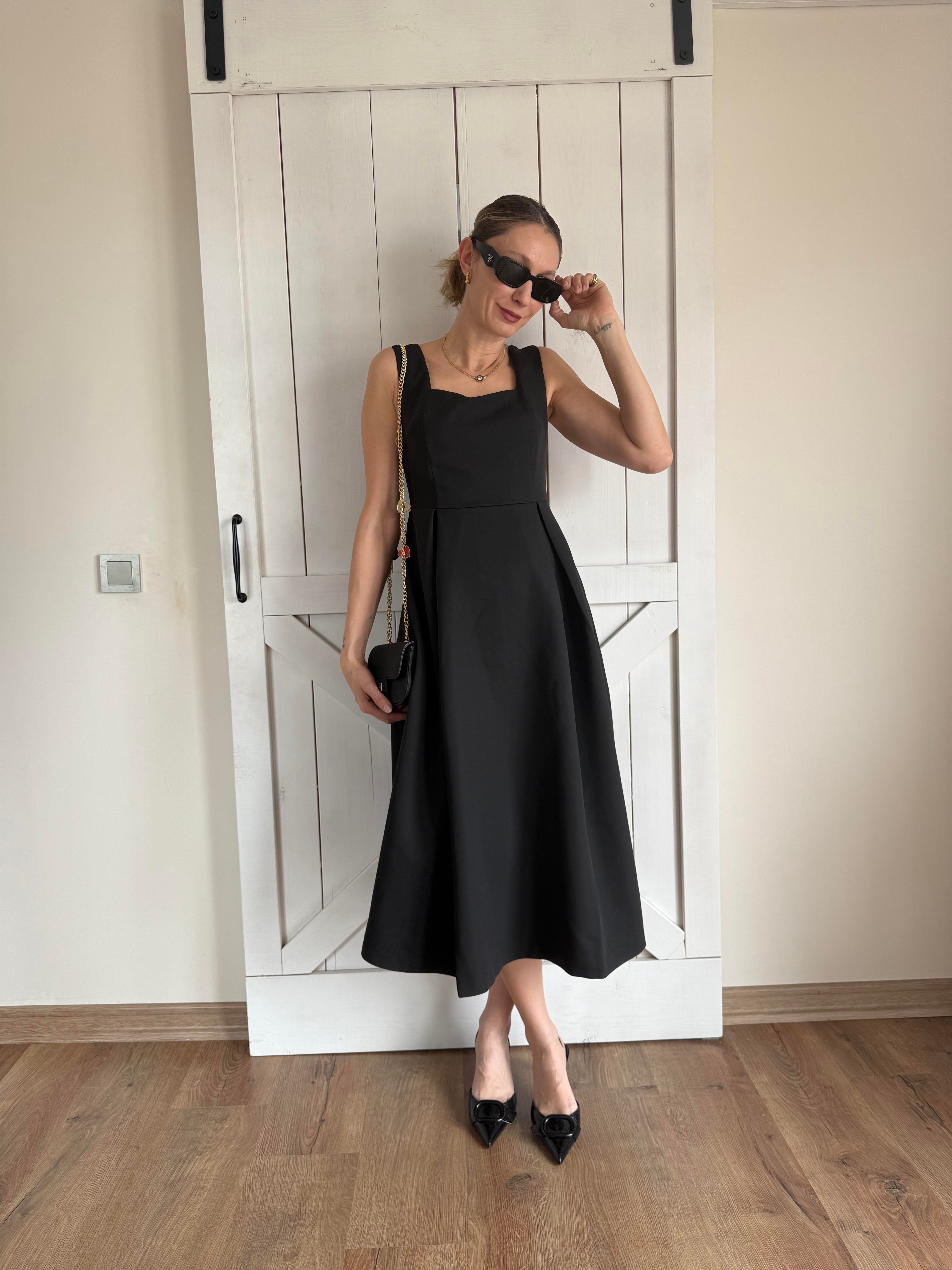 Siyah Kare Yaka Midi Boy Elbise