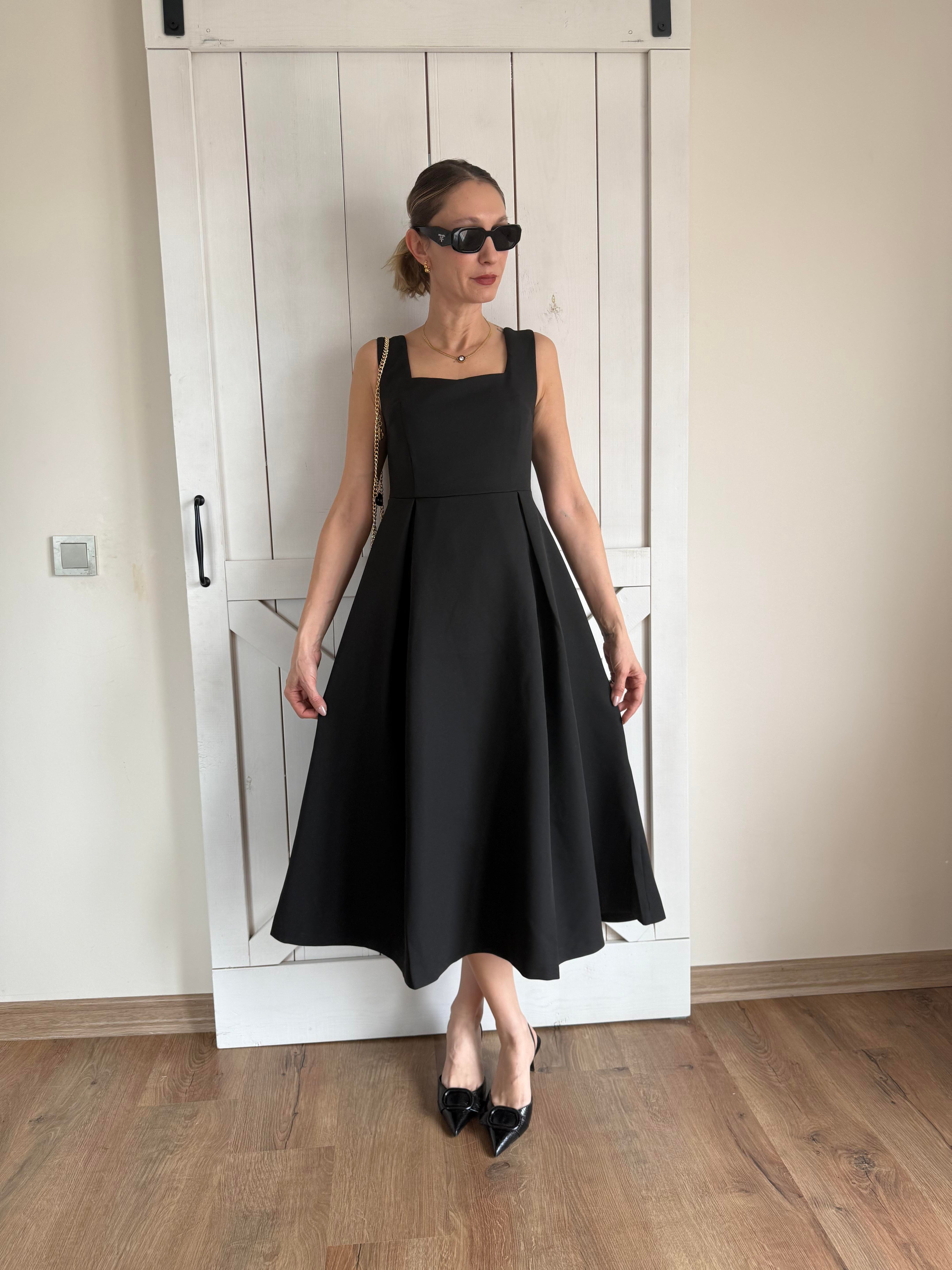 Siyah Kare Yaka Midi Boy Elbise