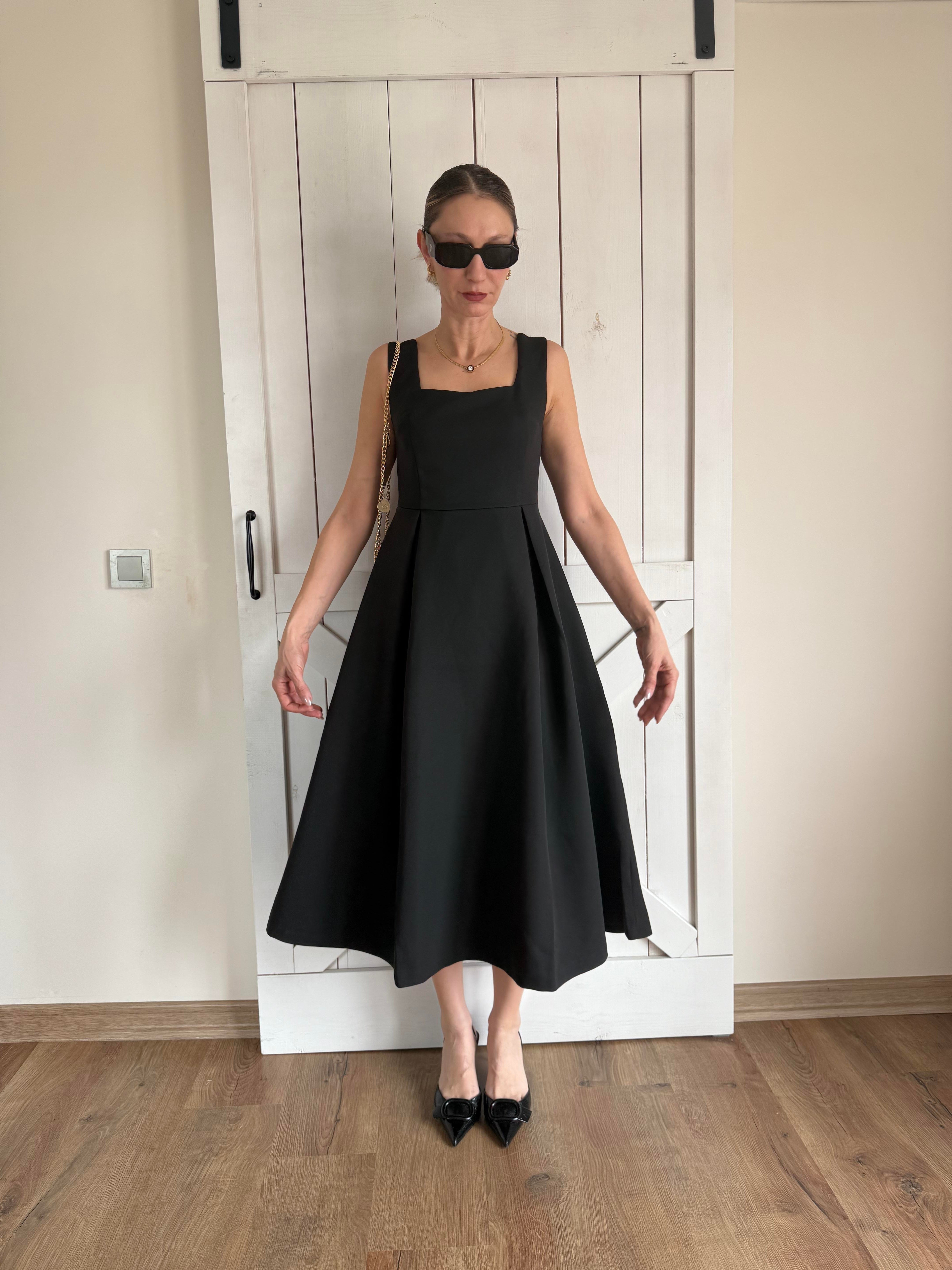 Siyah Kare Yaka Midi Boy Elbise