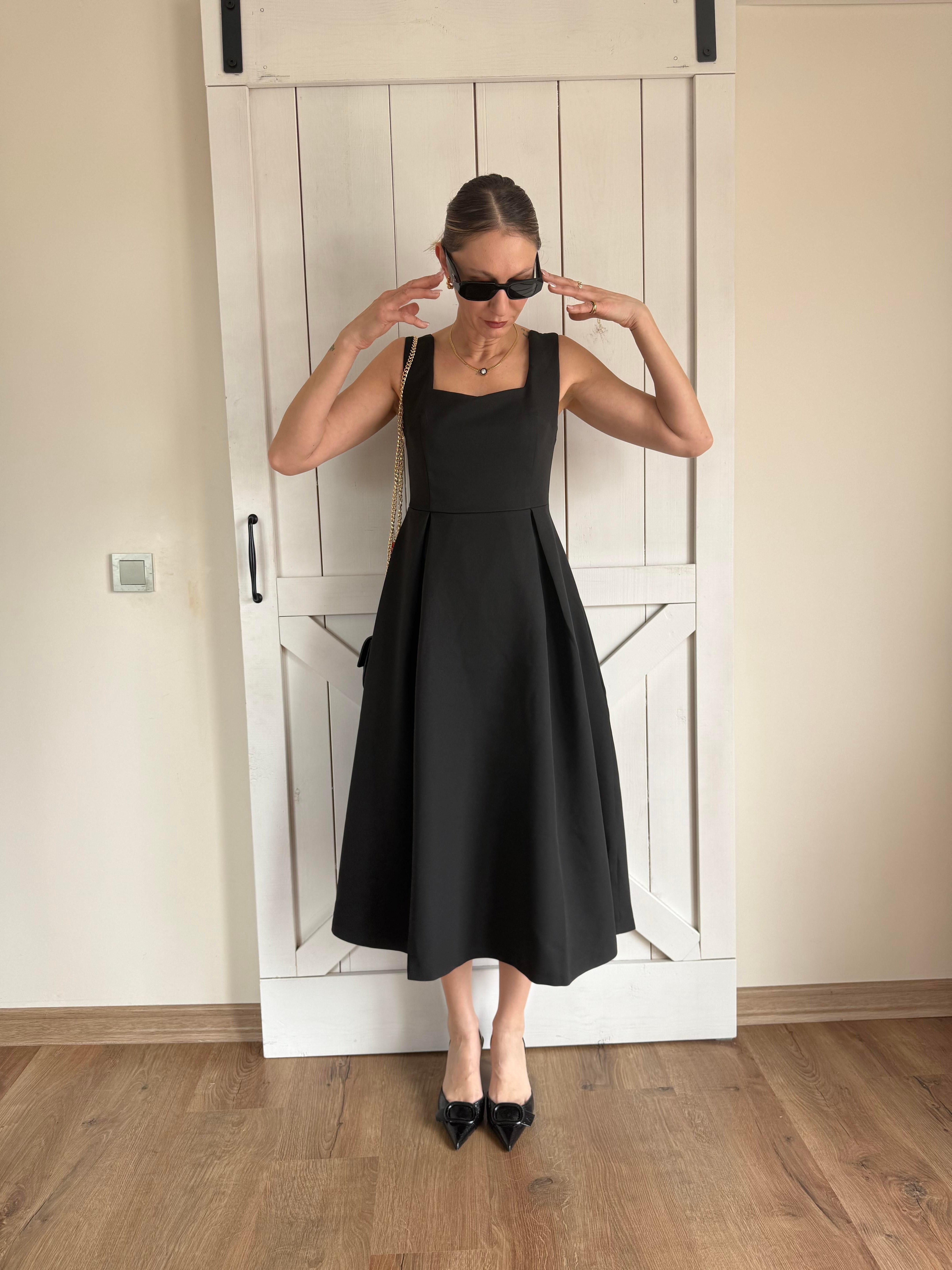 Siyah Kare Yaka Midi Boy Elbise