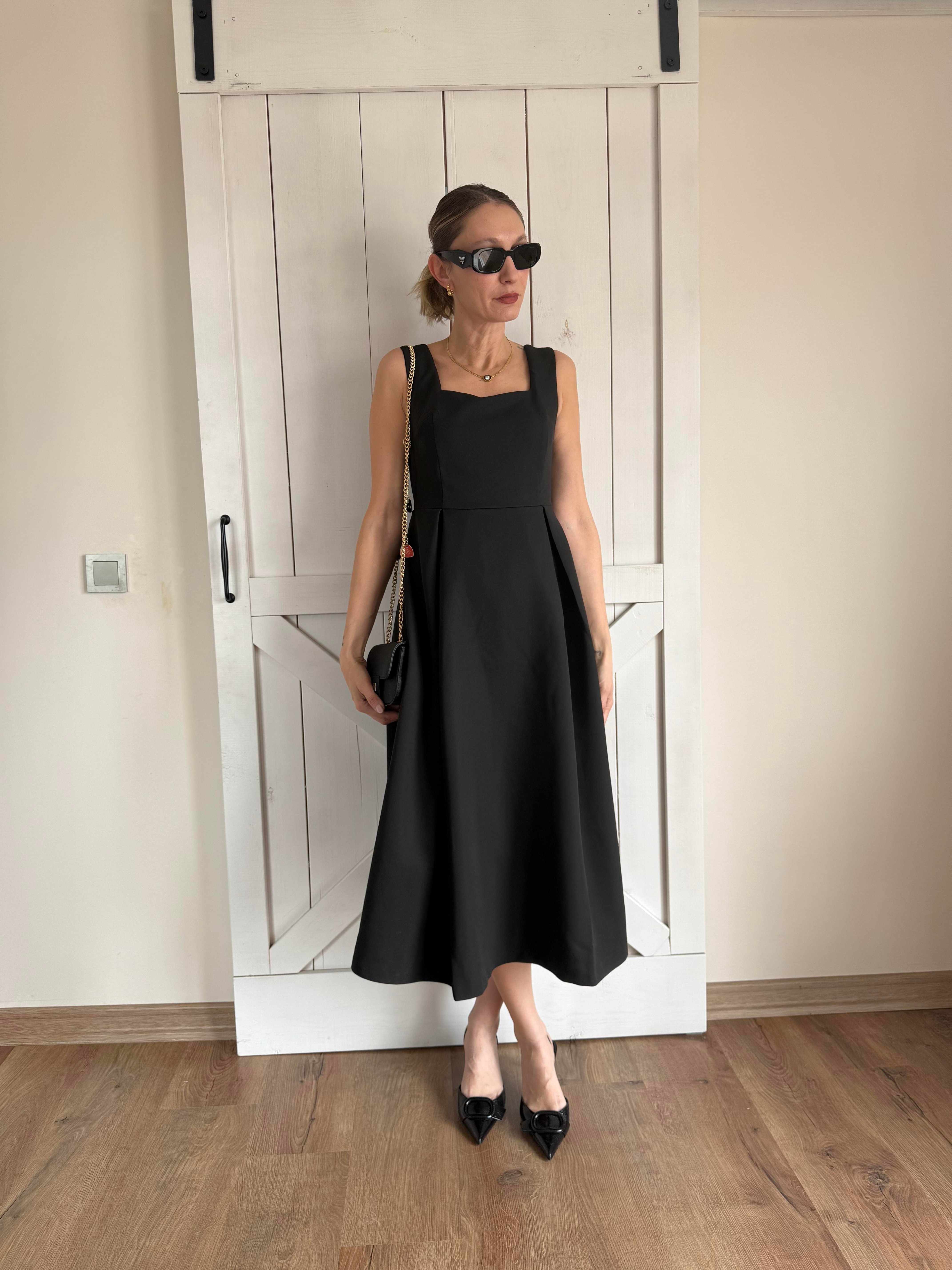 Siyah Kare Yaka Midi Boy Elbise