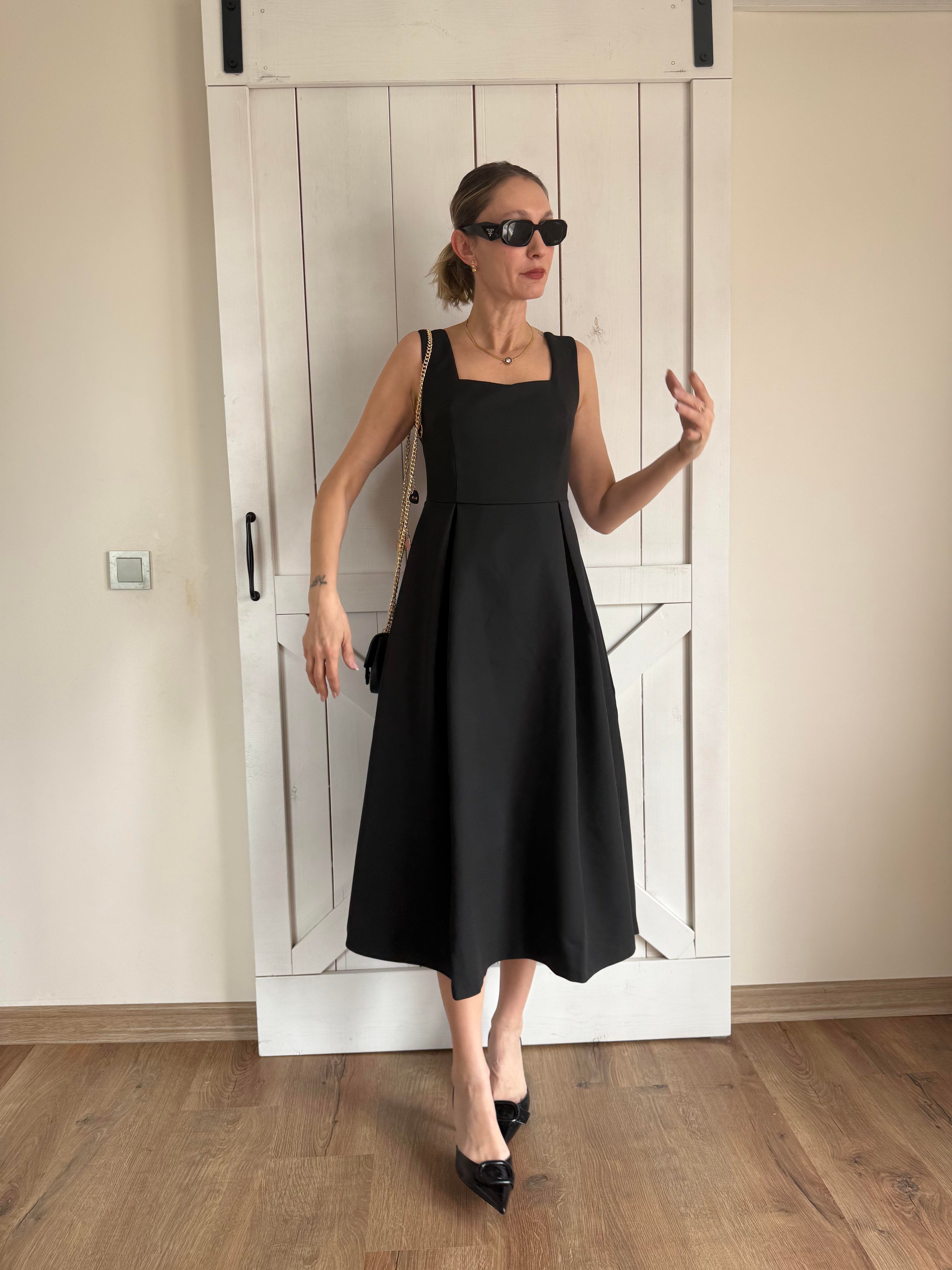 Siyah Kare Yaka Midi Boy Elbise