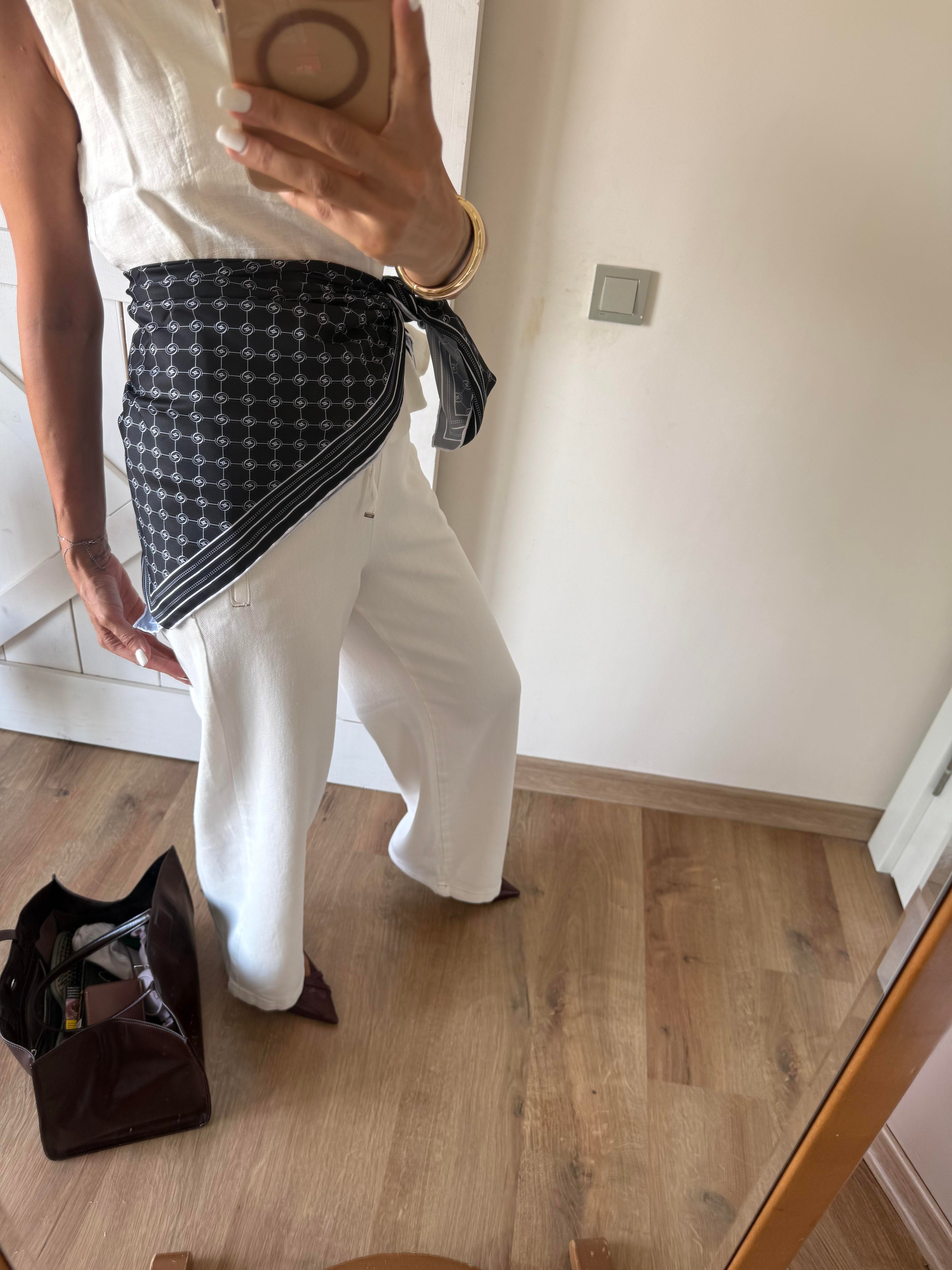 Siyah Logolu Kare Premium Şal/Eşarp