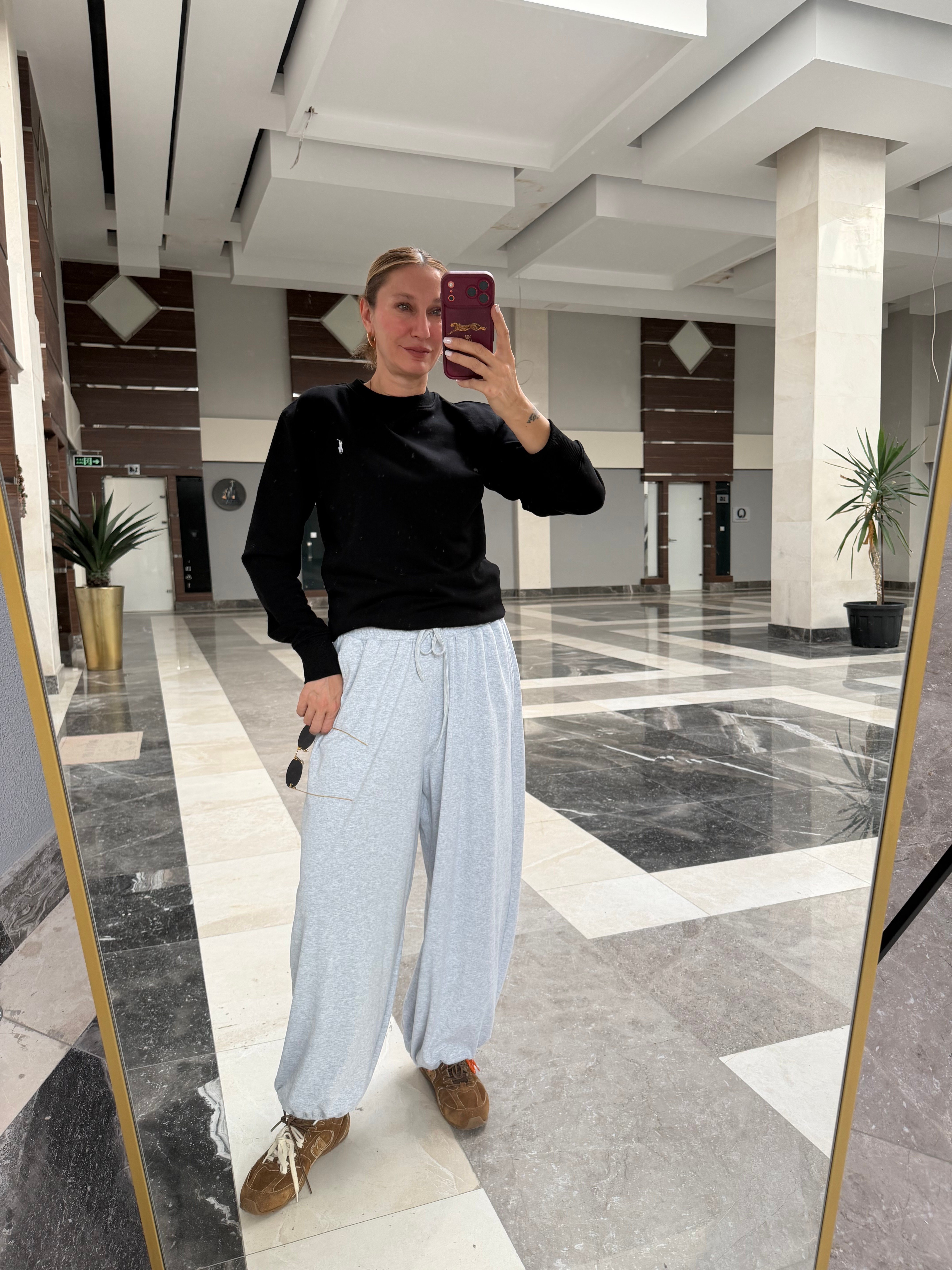 Siyah Logolu Sweatshirt