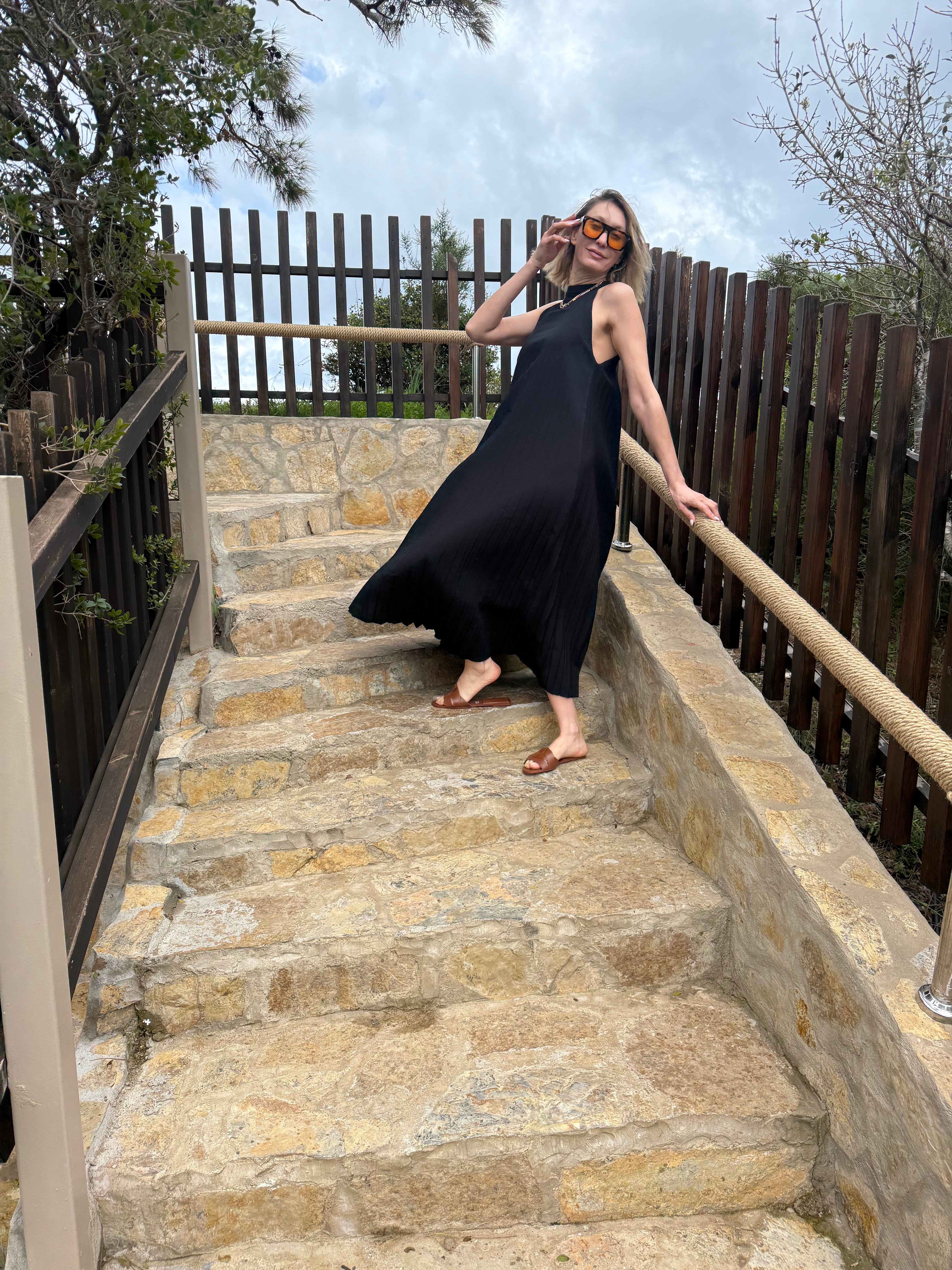 Siyah Piliseli Max Boy Elbise