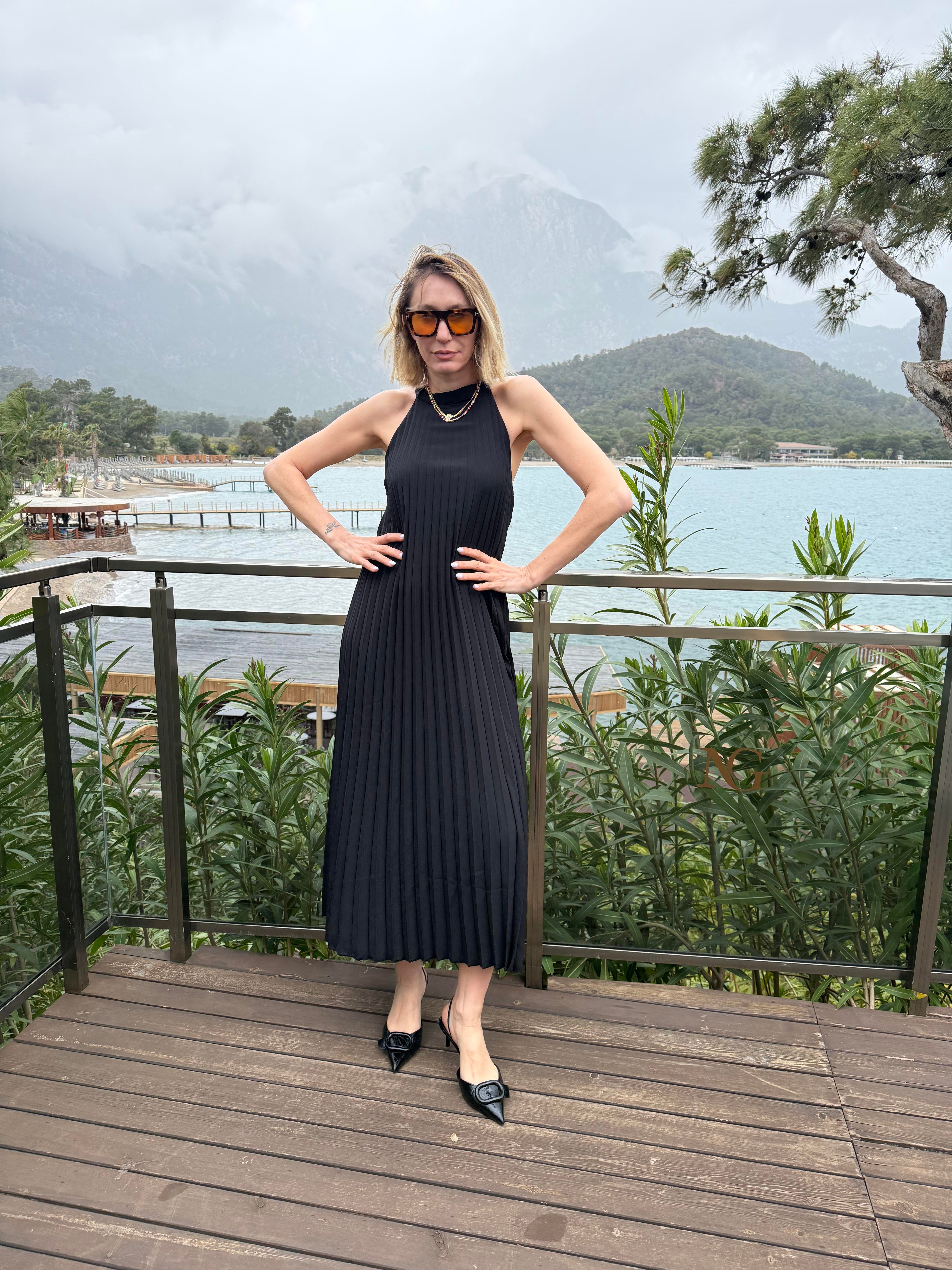 Siyah Piliseli Max Boy Elbise