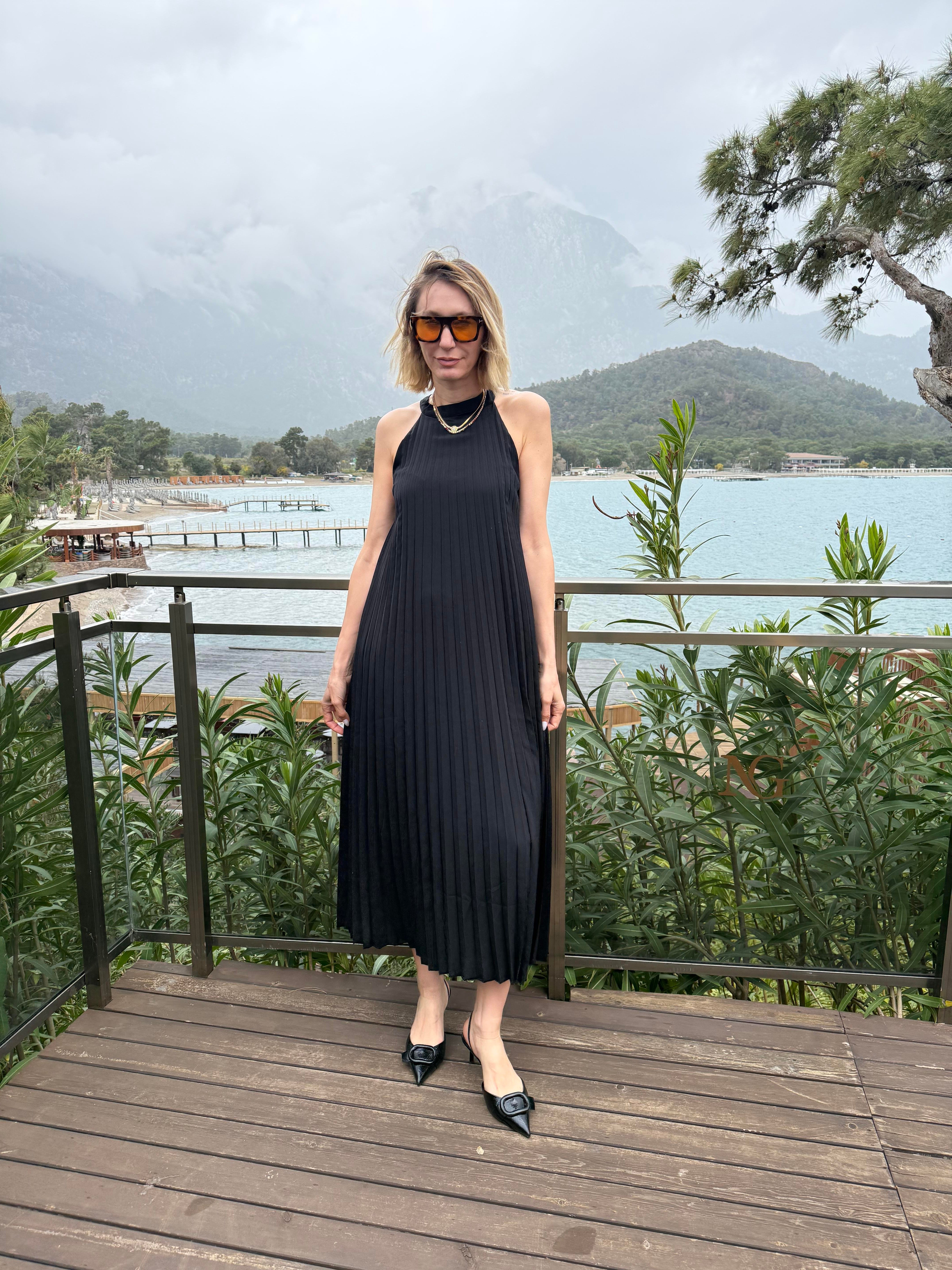 Siyah Piliseli Max Boy Elbise