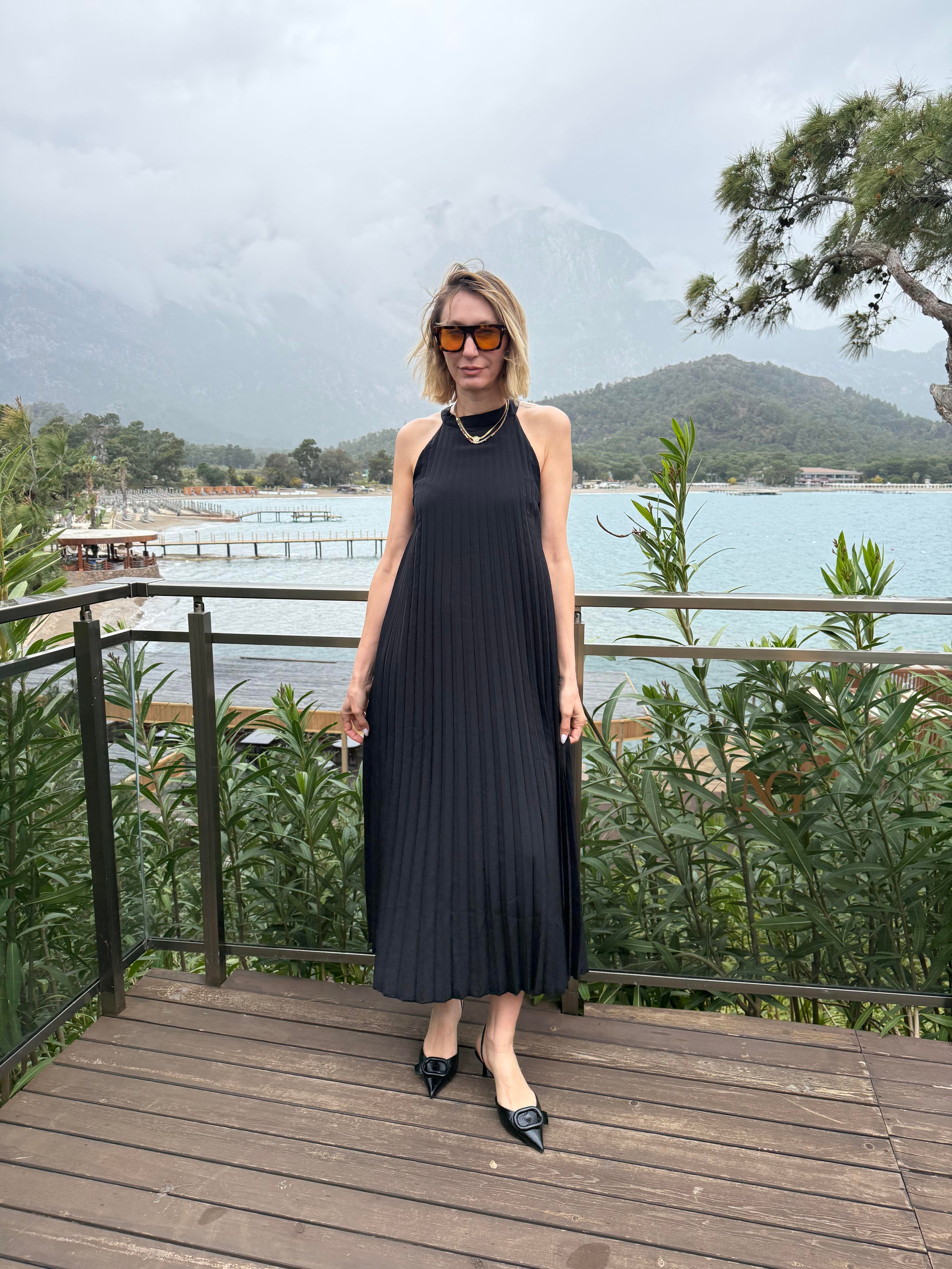 Siyah Piliseli Max Boy Elbise