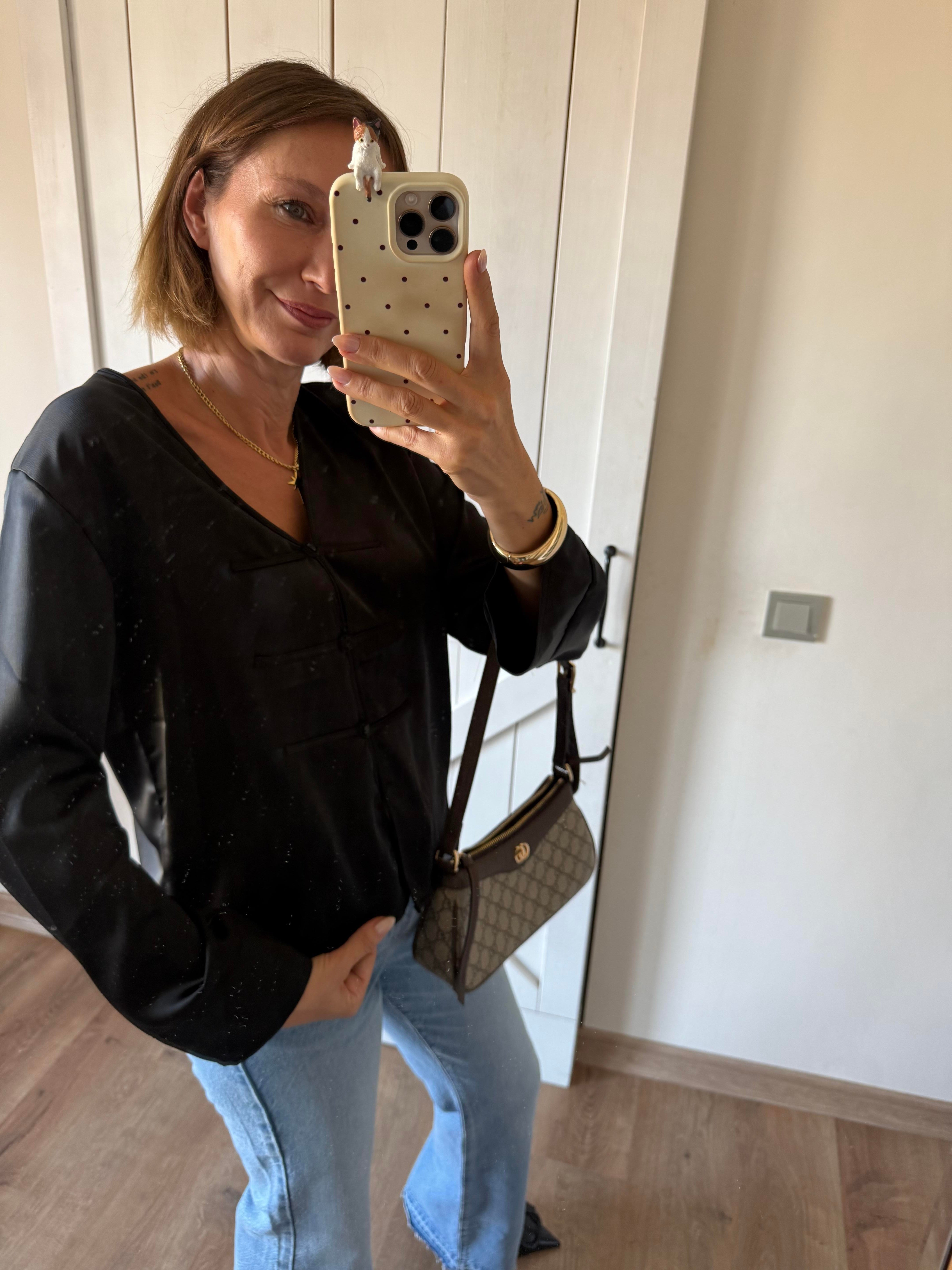 Siyah Saten Massi Üç Düğmeli Gömlek