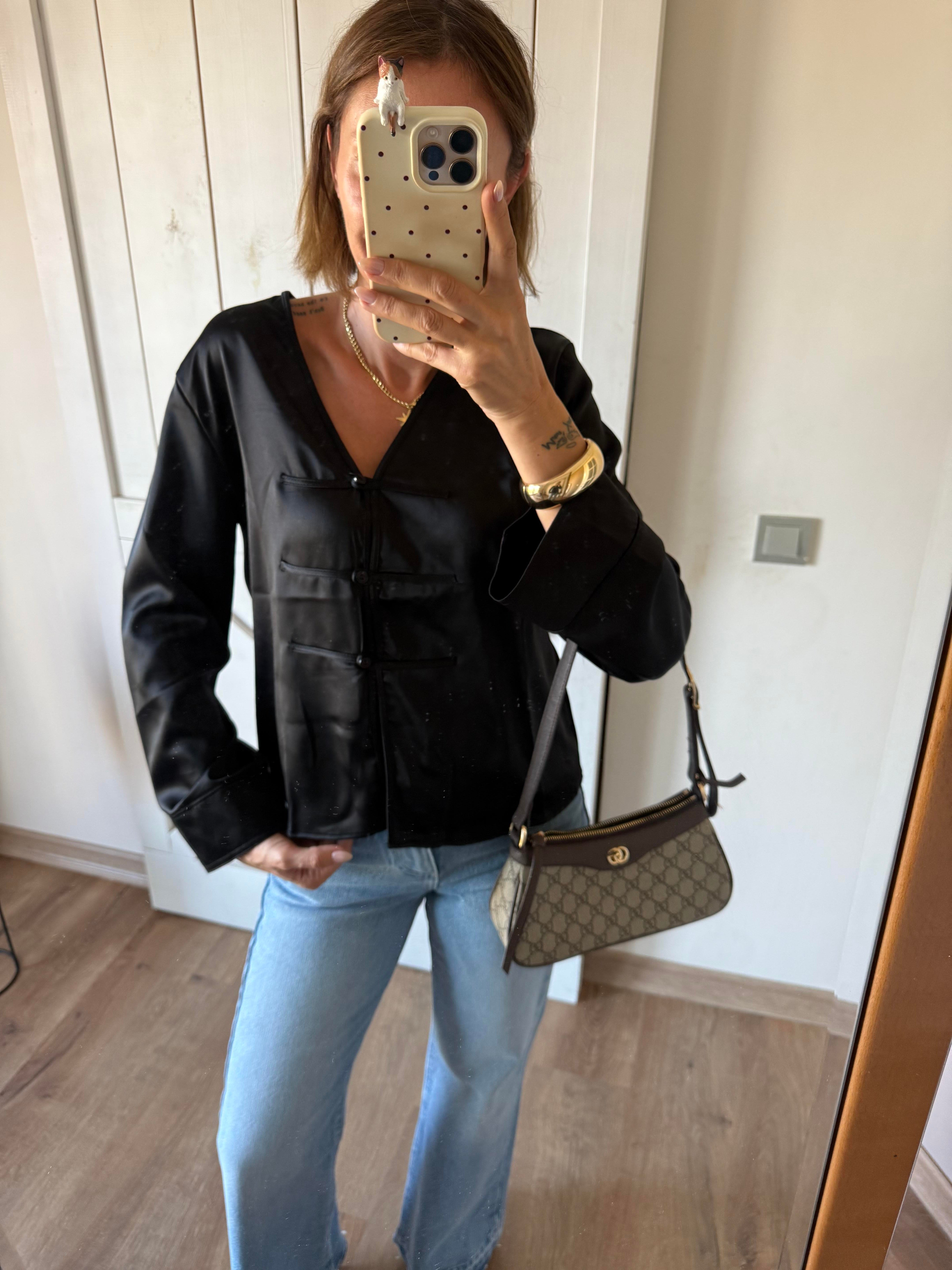 Siyah Saten Massi Üç Düğmeli Gömlek