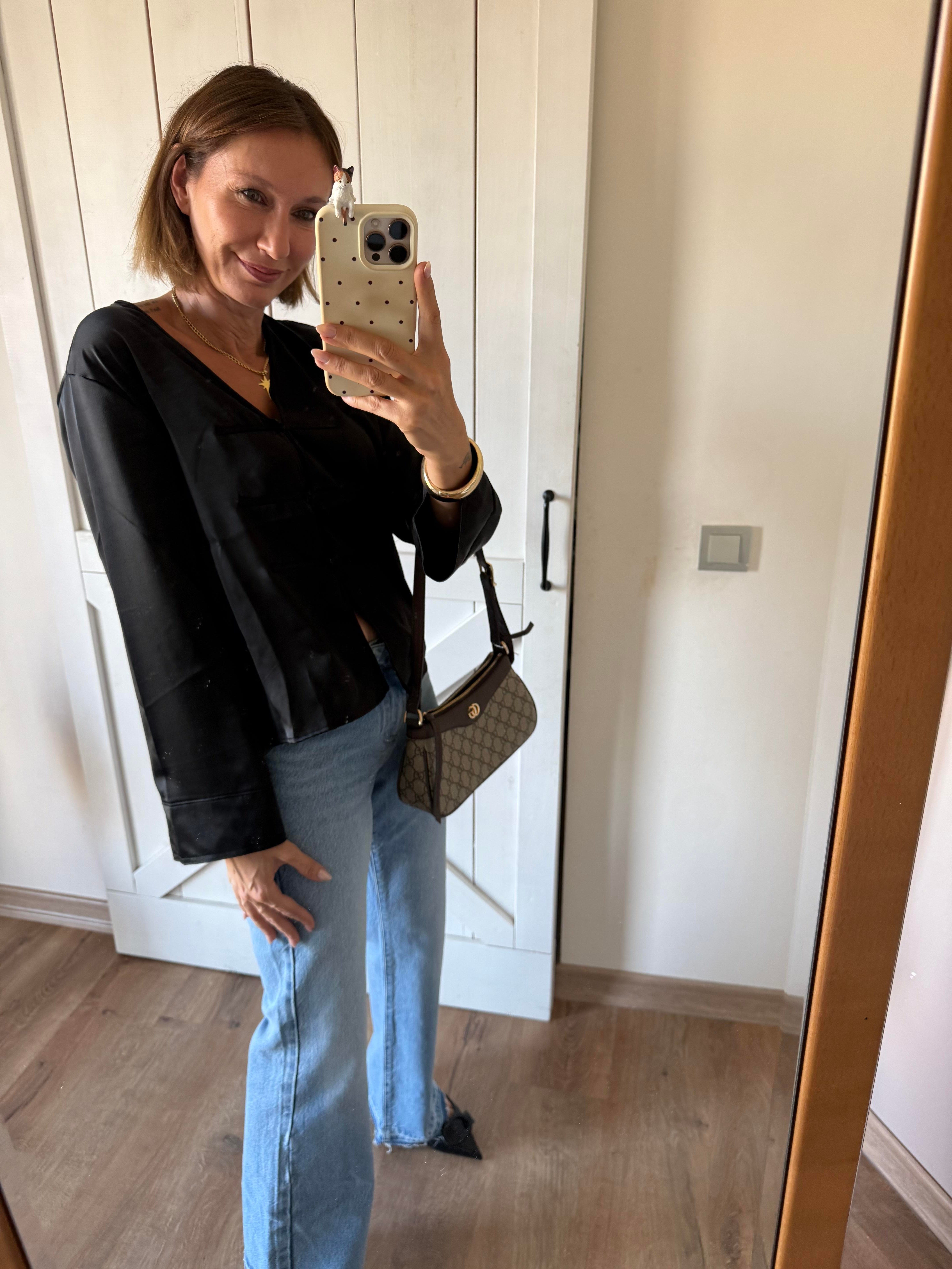 Siyah Saten Massi Üç Düğmeli Gömlek