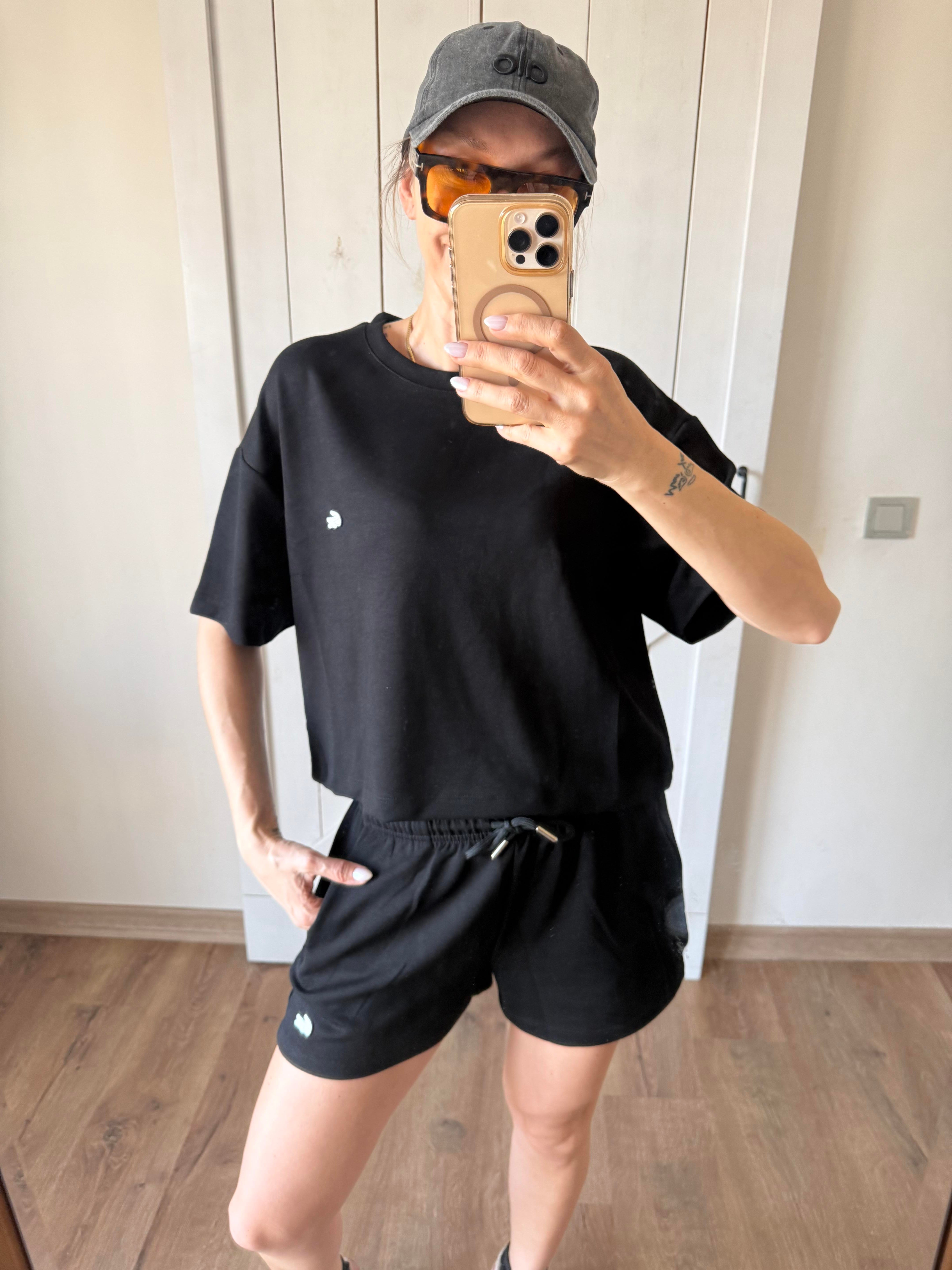 Siyah Şortlu Takım