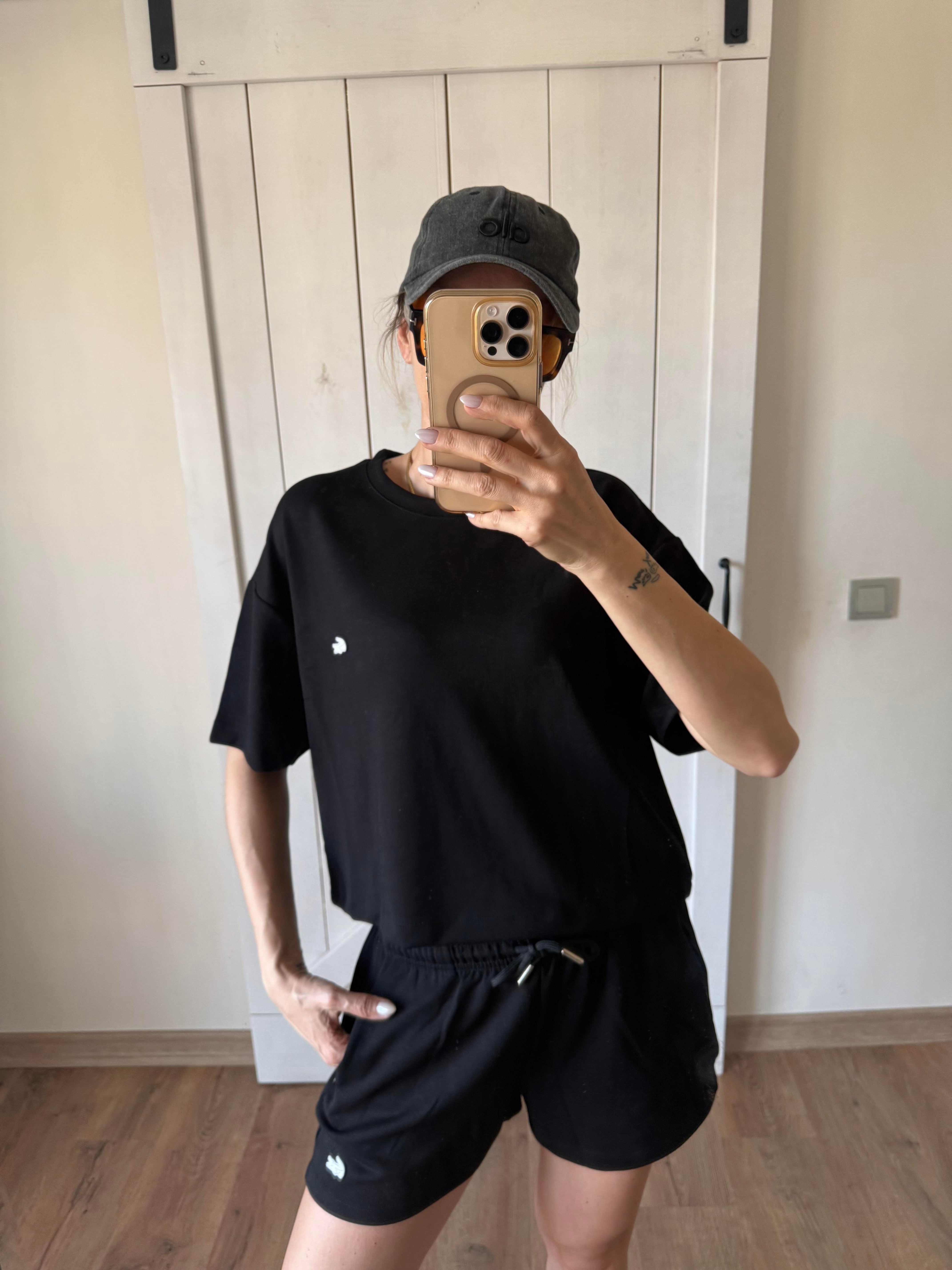 Siyah Şortlu Takım