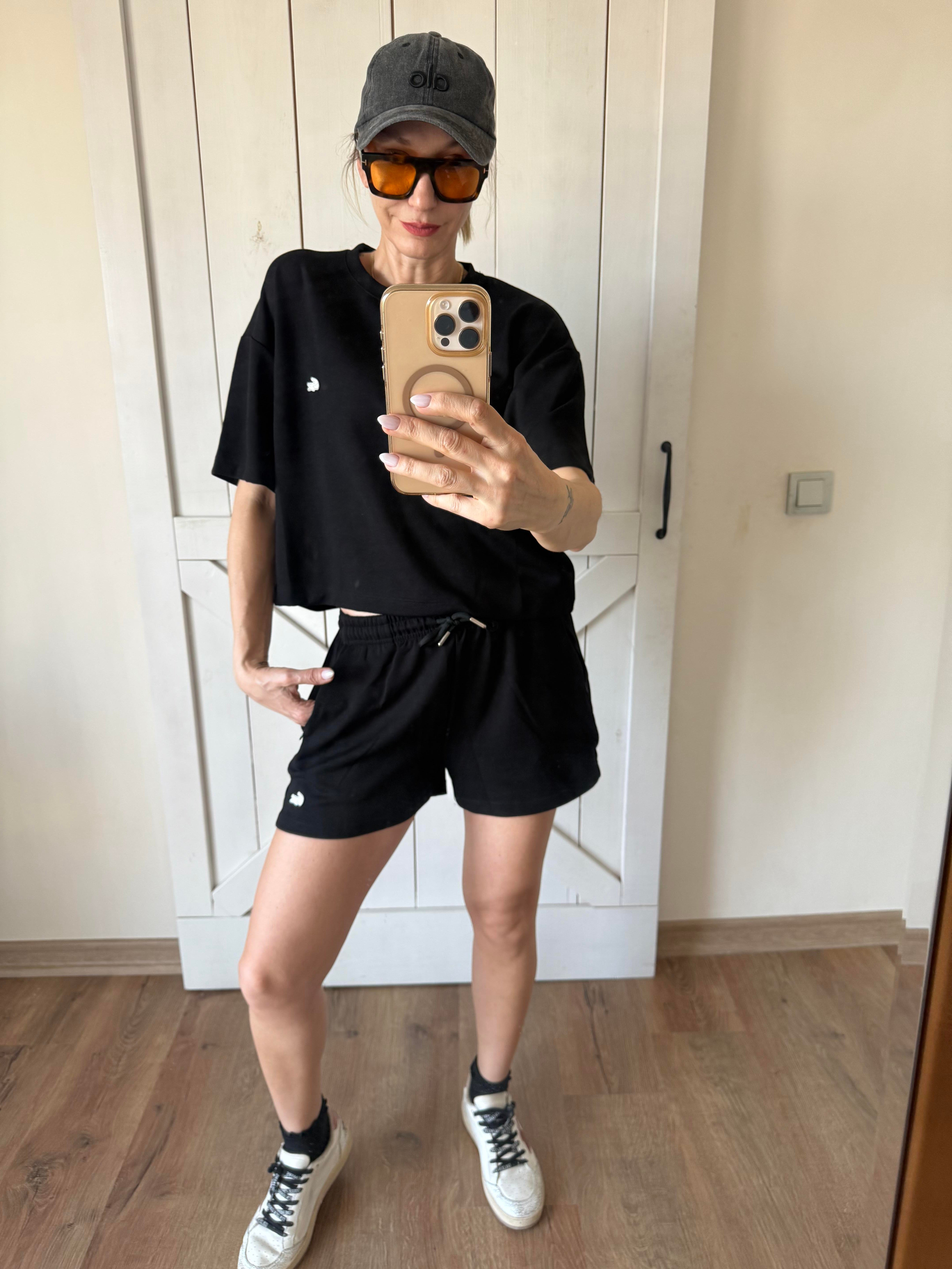 Siyah Şortlu Takım