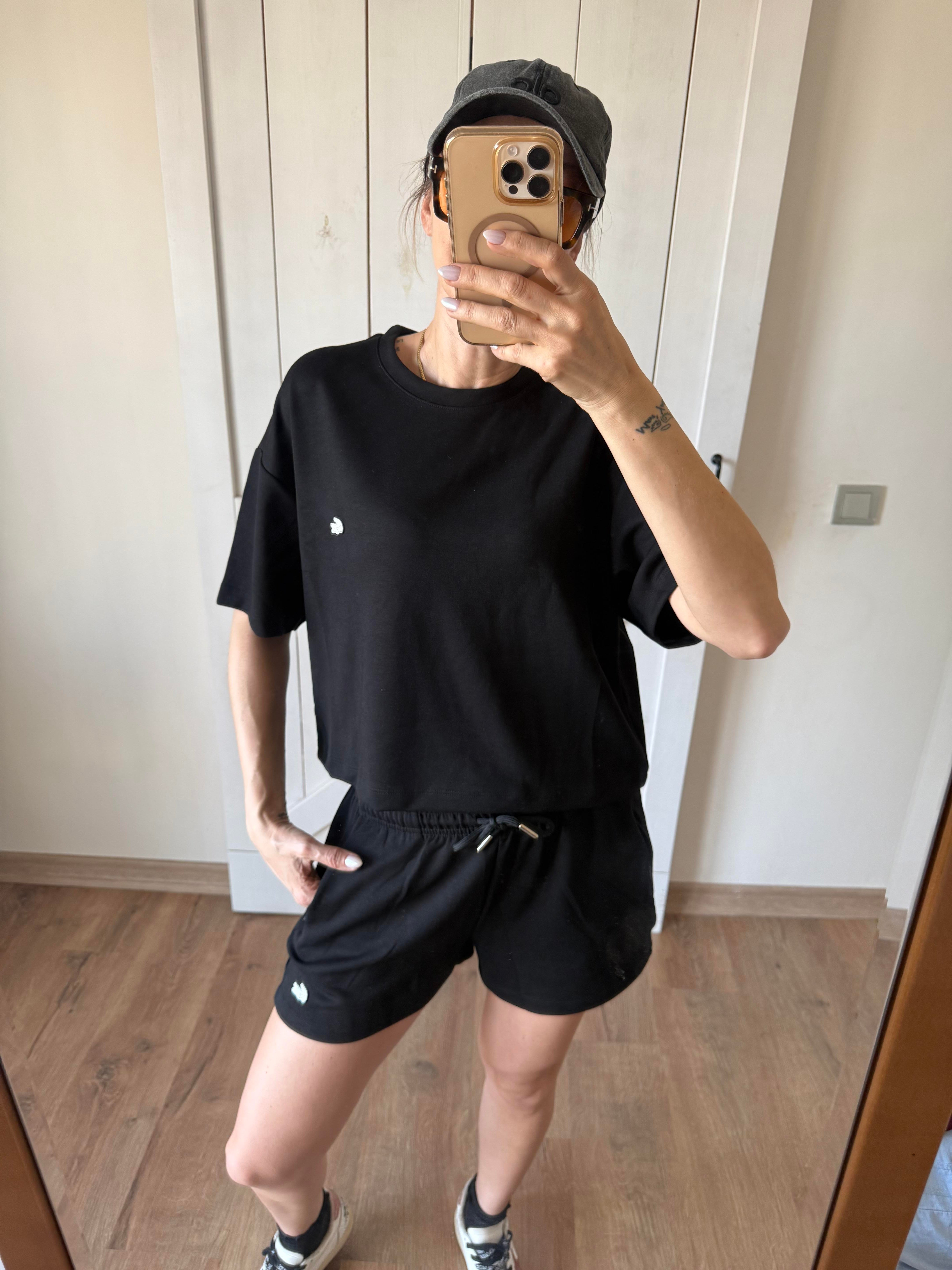 Siyah Şortlu Takım