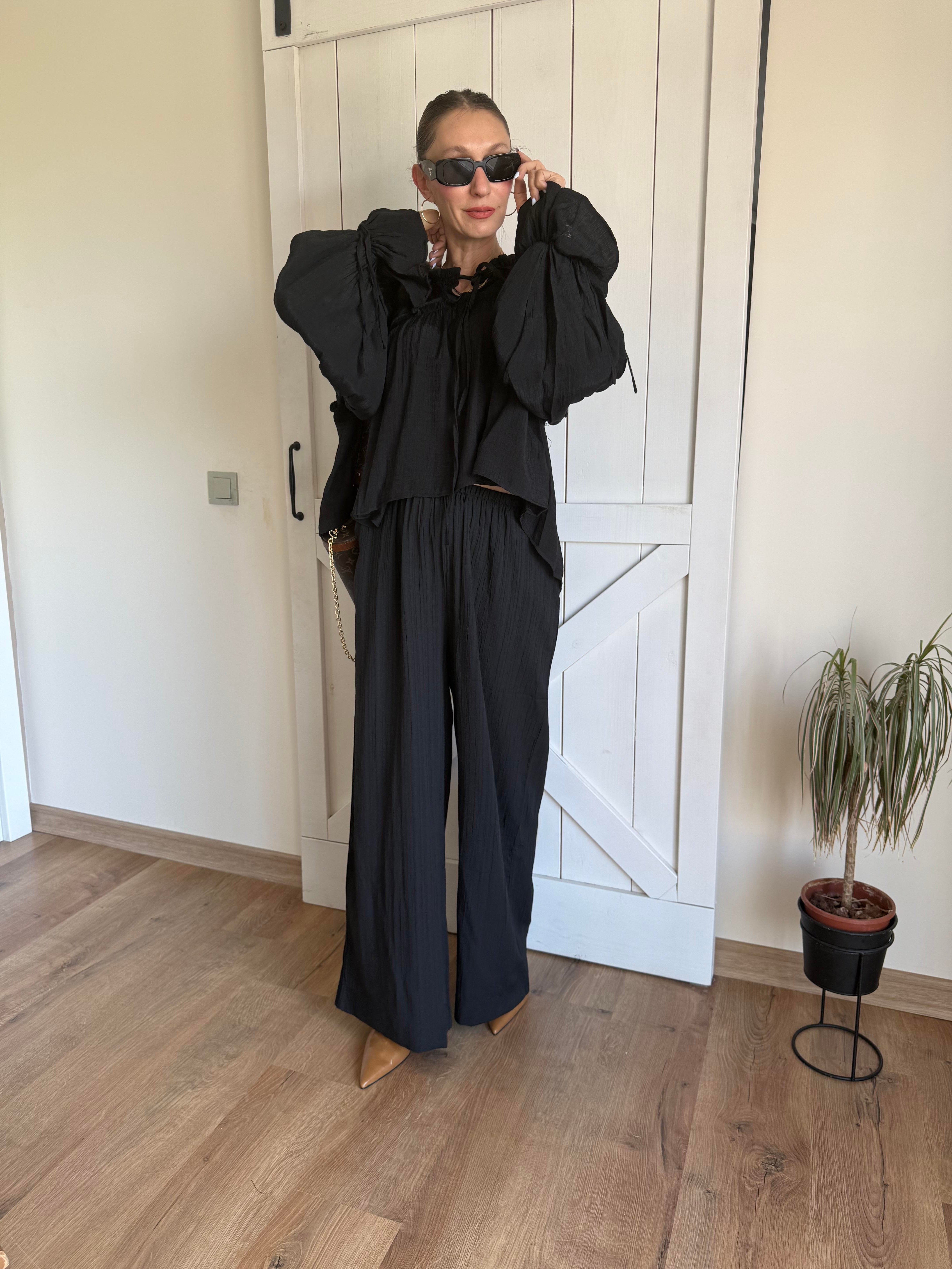 Siyah Yaka Bağçıklı Geniş Kol Fırfırlı Bluz Pantolon Takım