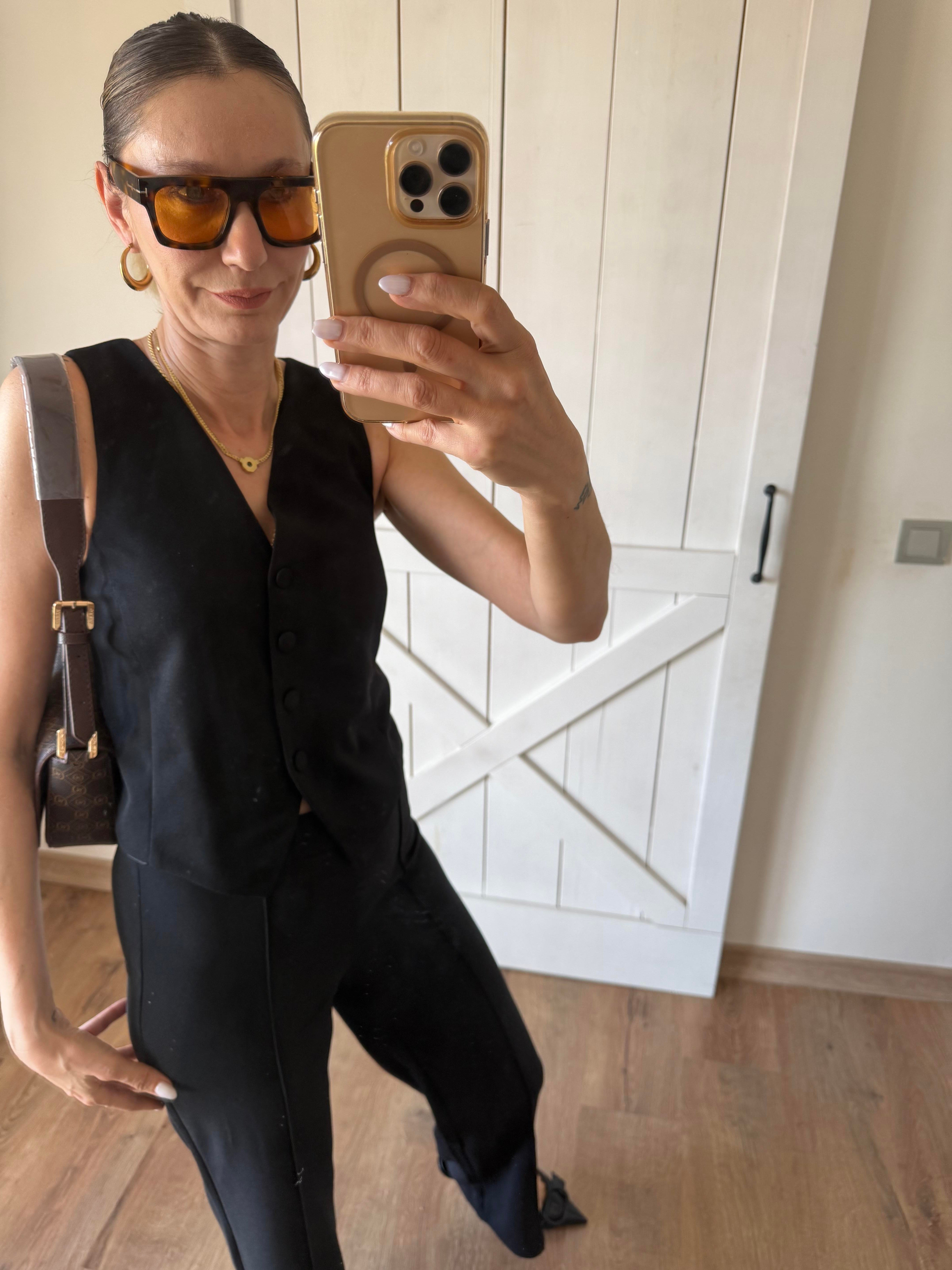 Siyah Yelekli Takım