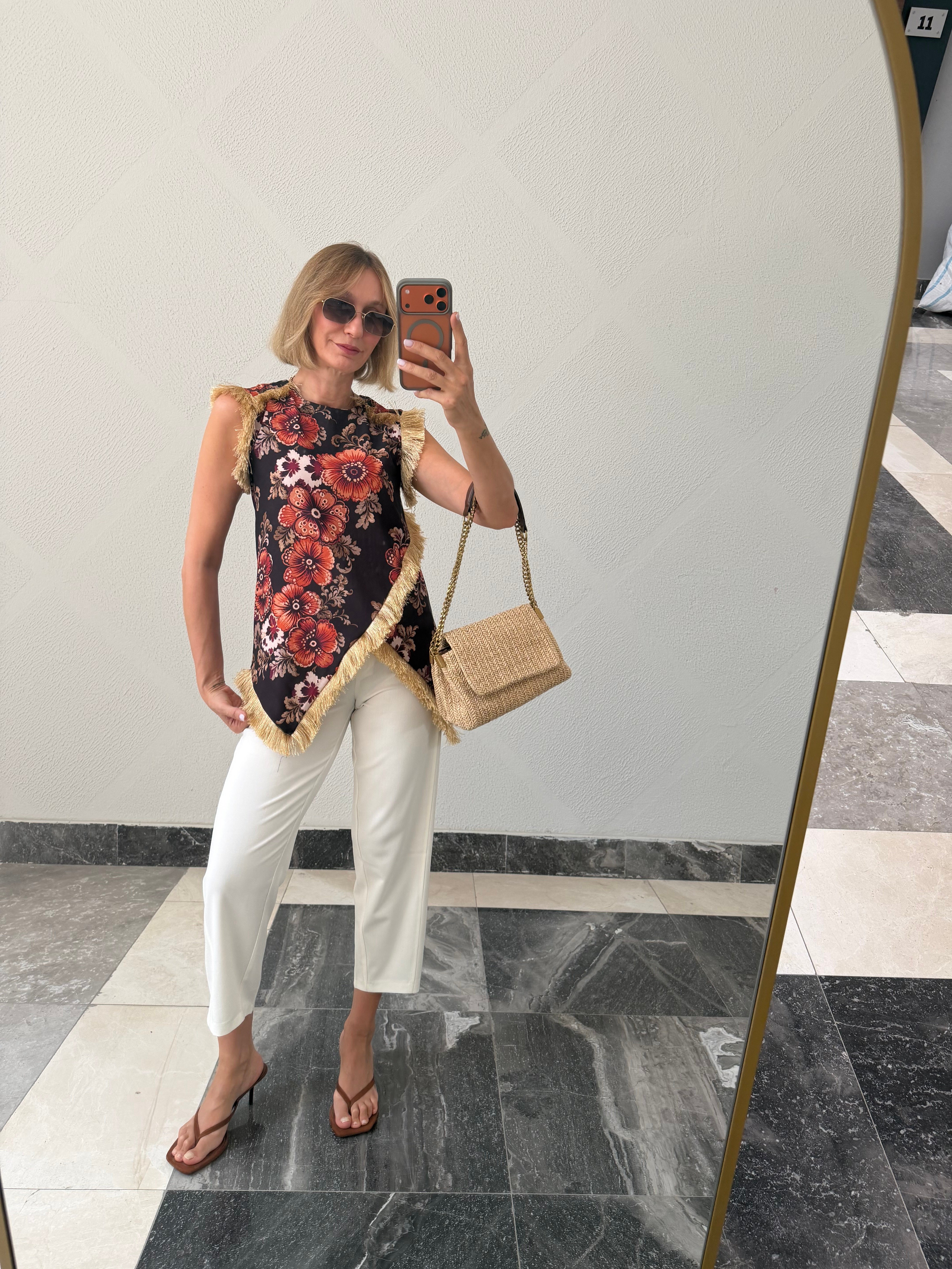 Tablo Püskül Detaylı Tasarım Bluz