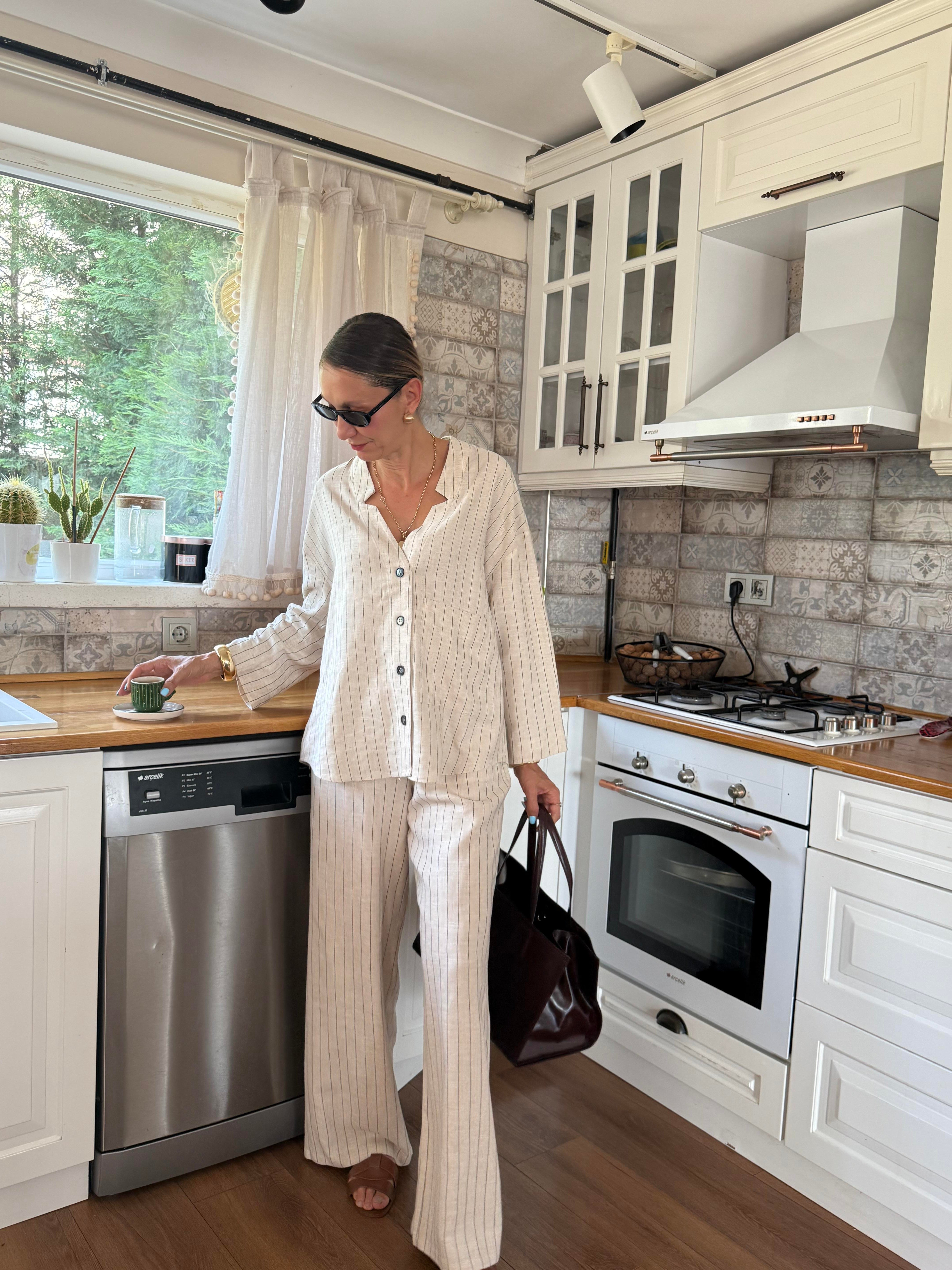 Taş V Yaka Tek Cep Detaylı Çizgili Keten Gömlek Pantolon Kos Takım