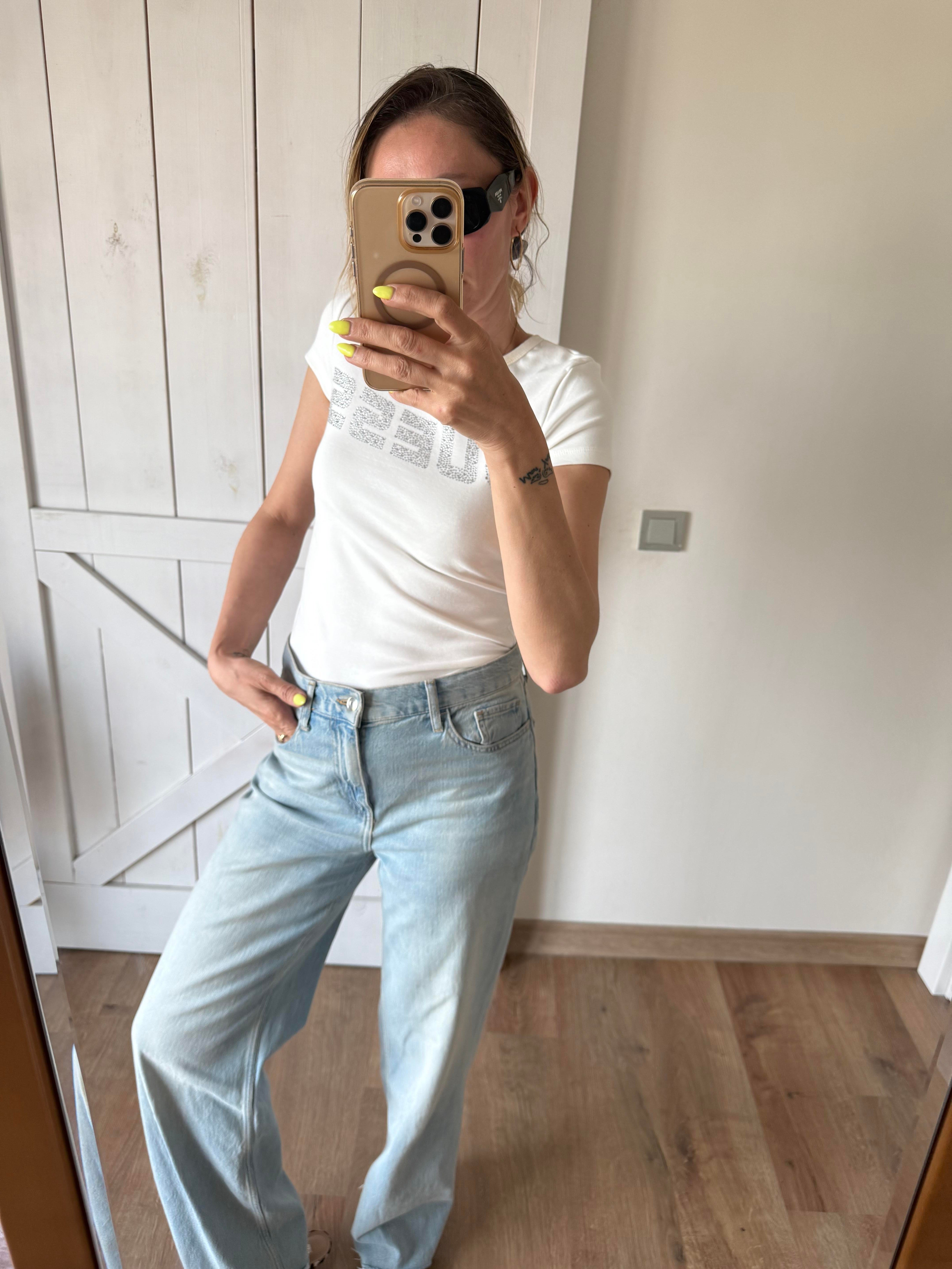 Taşlı Bisiklet Yaka Kırık Beyaz Tshirt