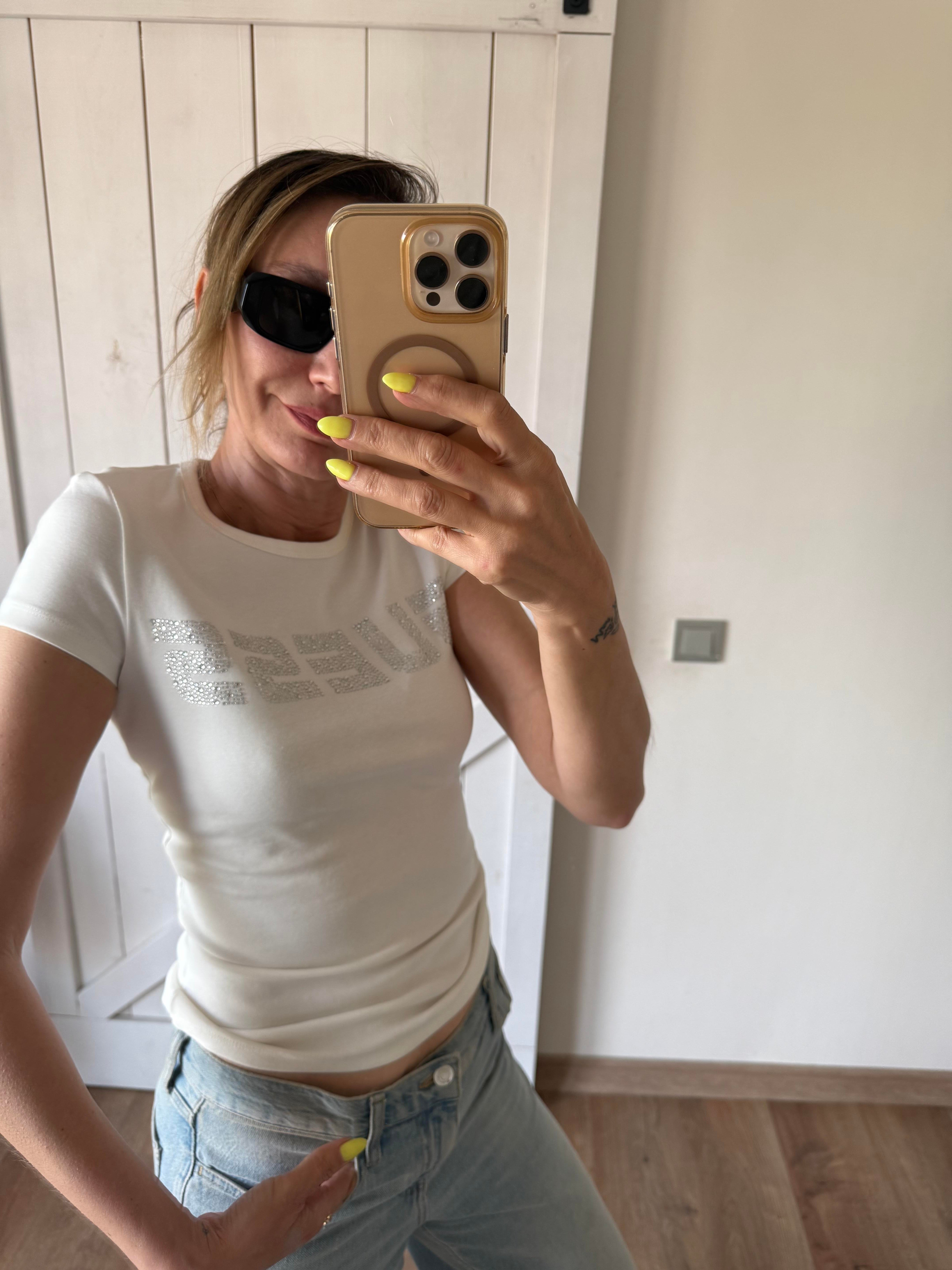 Taşlı Bisiklet Yaka Kırık Beyaz Tshirt