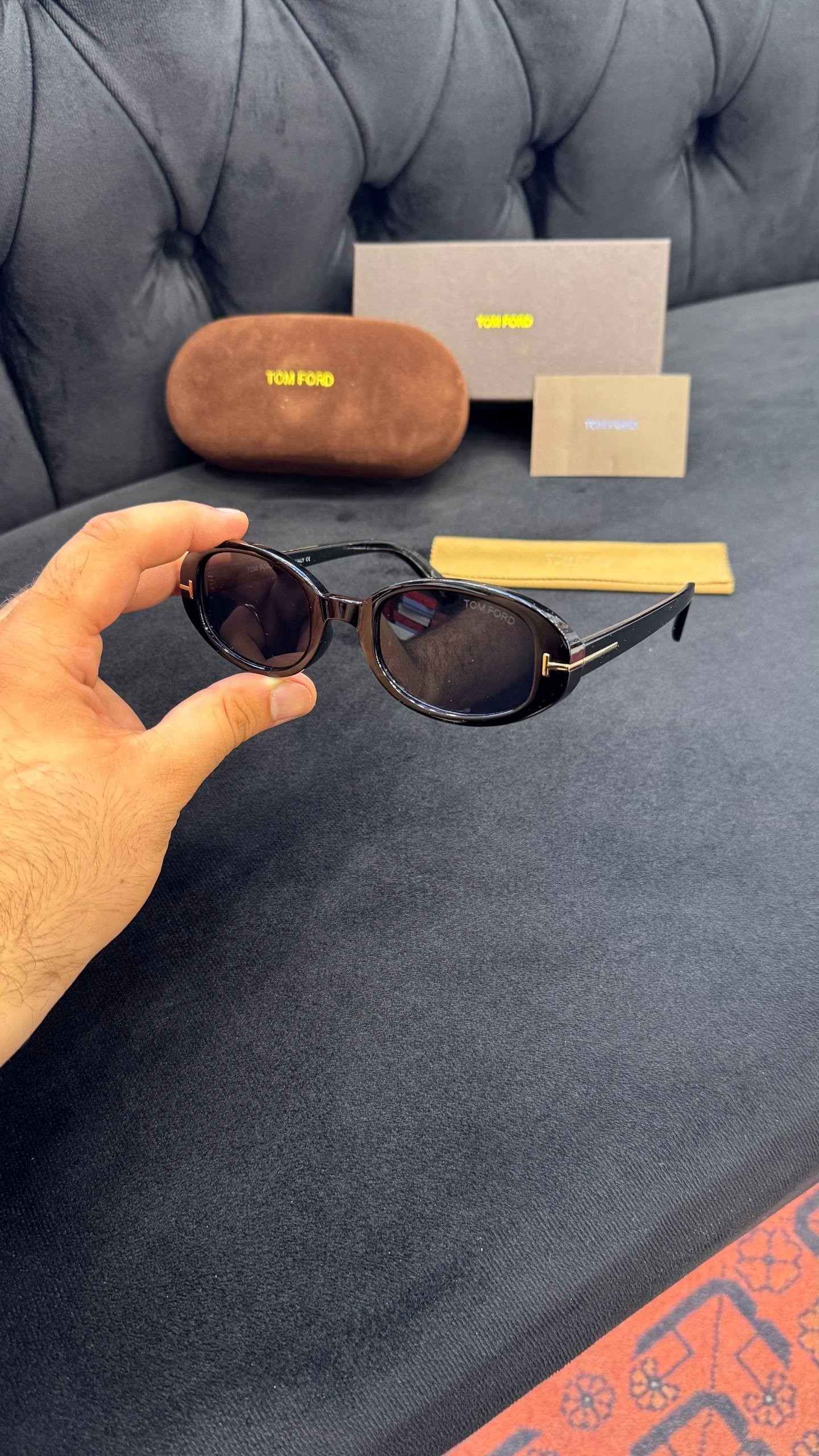 TOM FORD OVAL SUNGLASSES