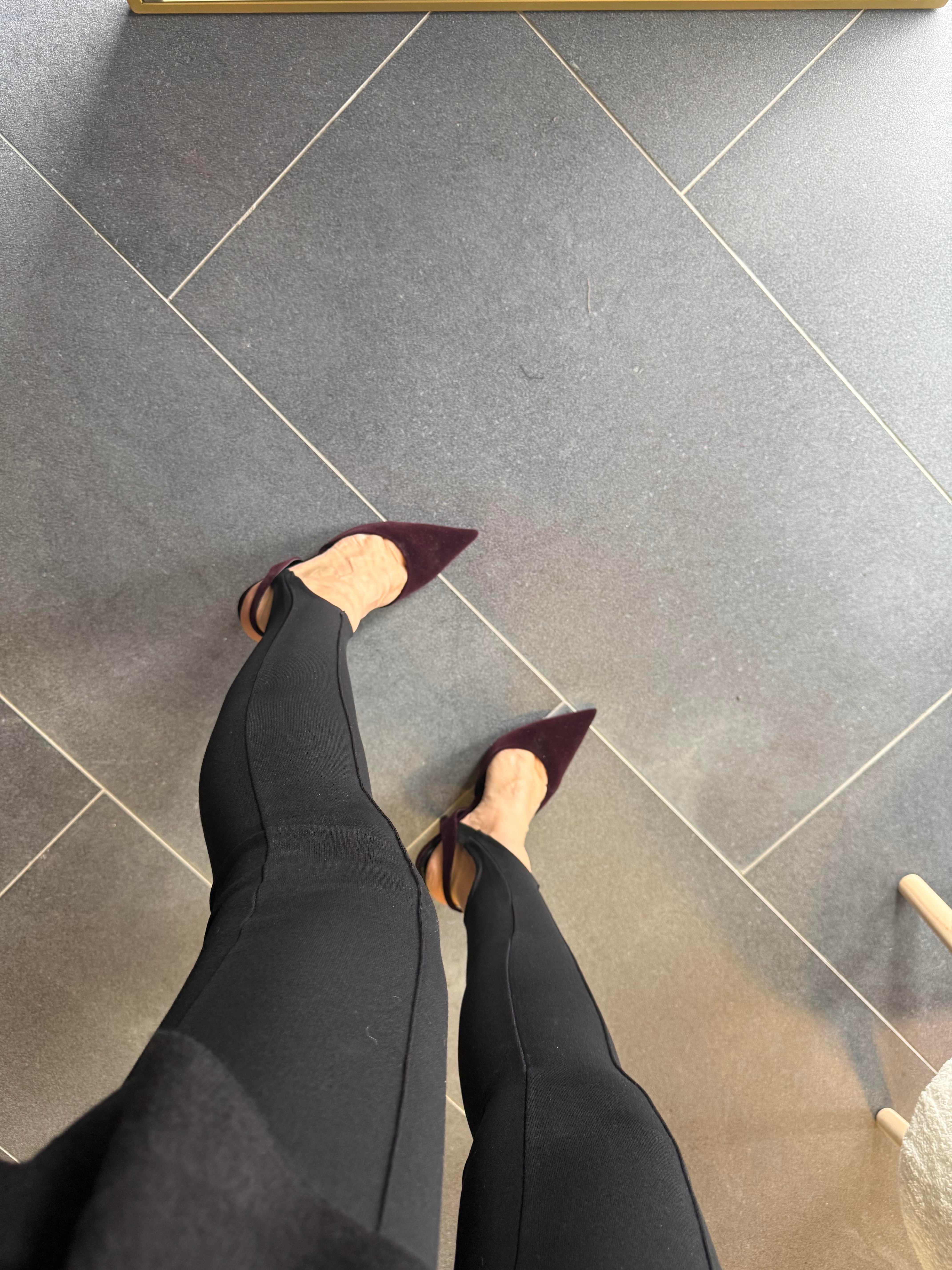 Topuk Lastikli Siyah Önden Çimalı Tayt