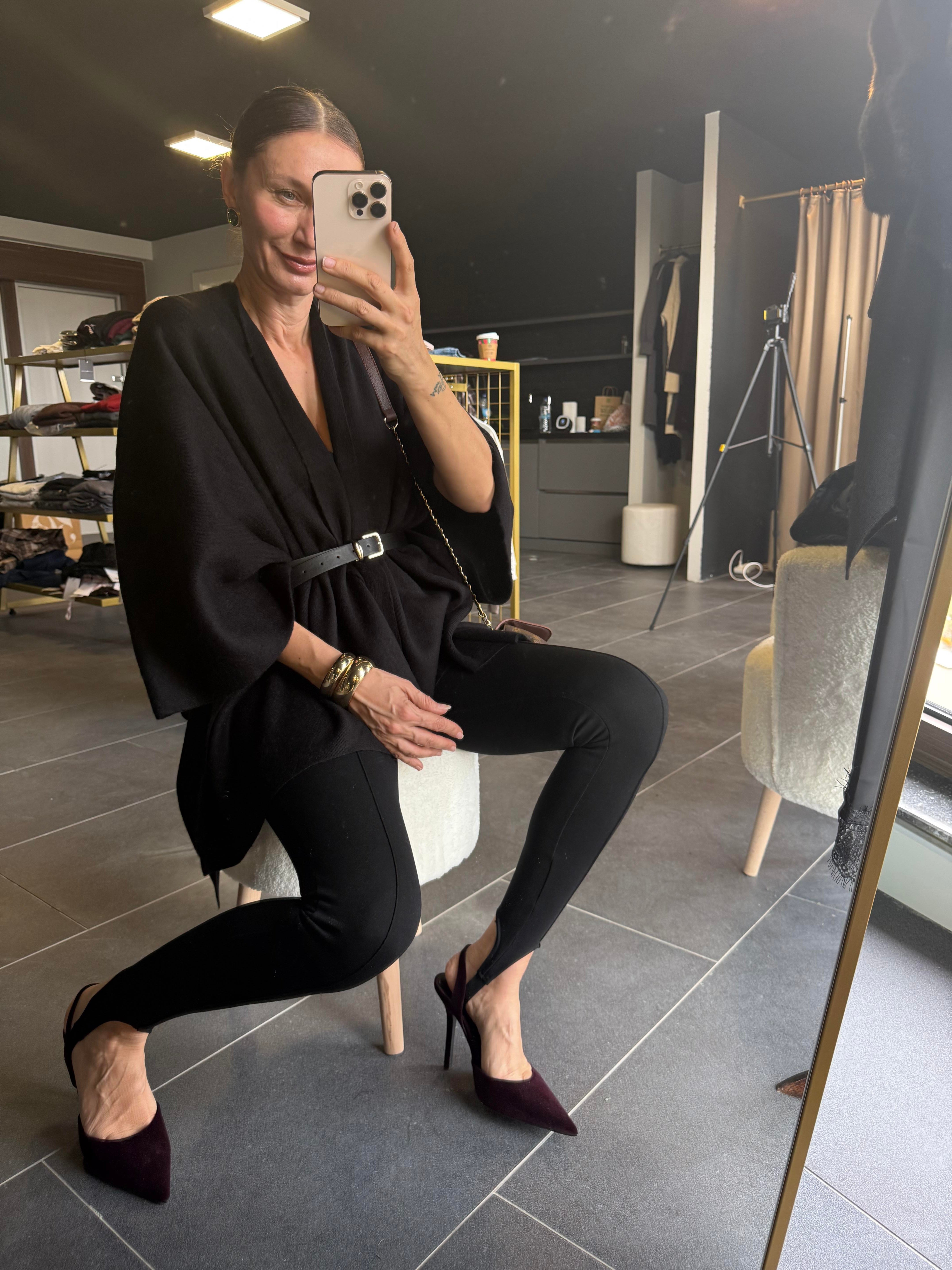 Topuk Lastikli Siyah Önden Çimalı Tayt