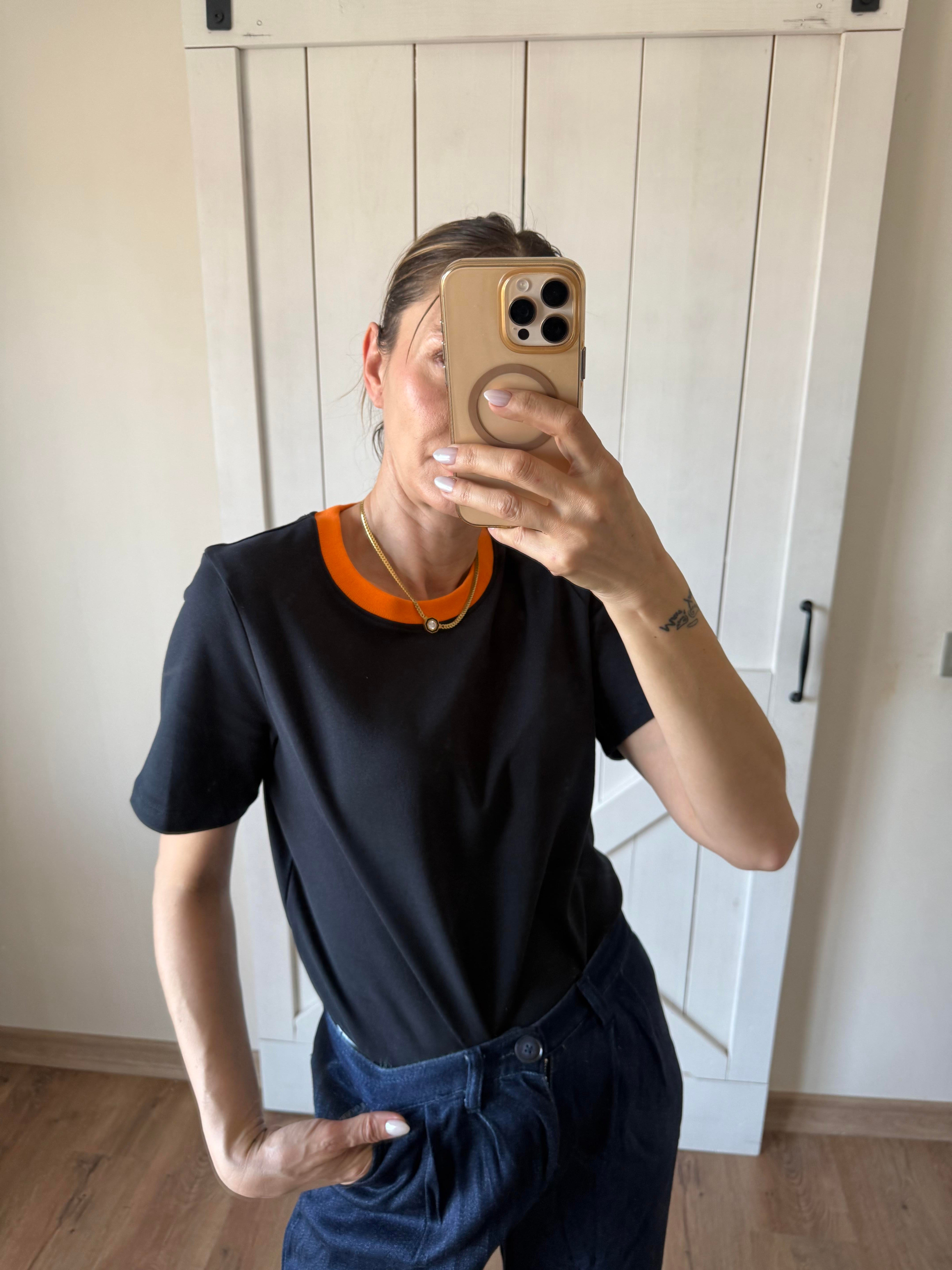 Turuncu Yaka Pamuklu Tshirt