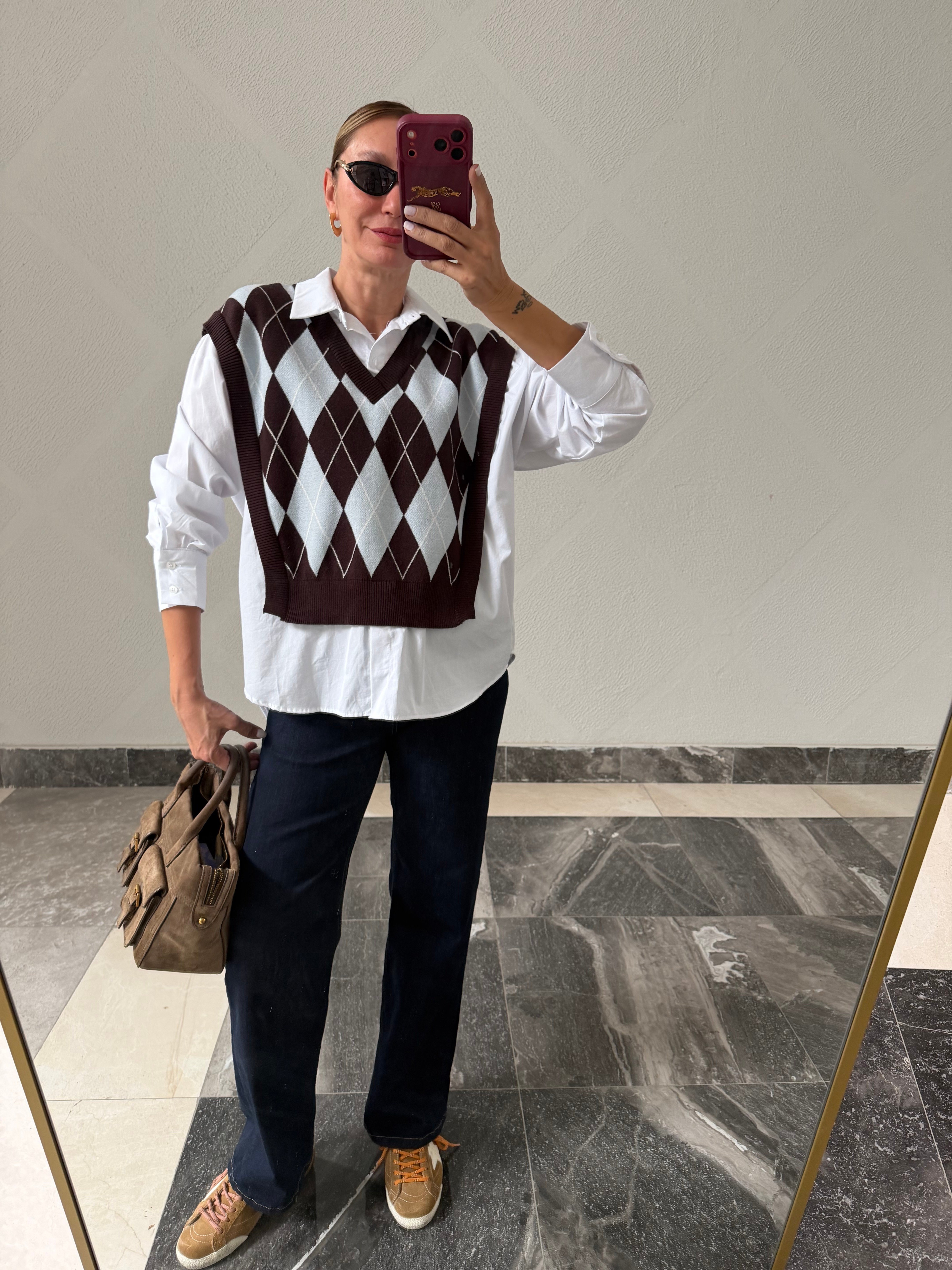 Twist Model Beyaz Üstü Kahve Bebek Mavi Süveter Gömlek