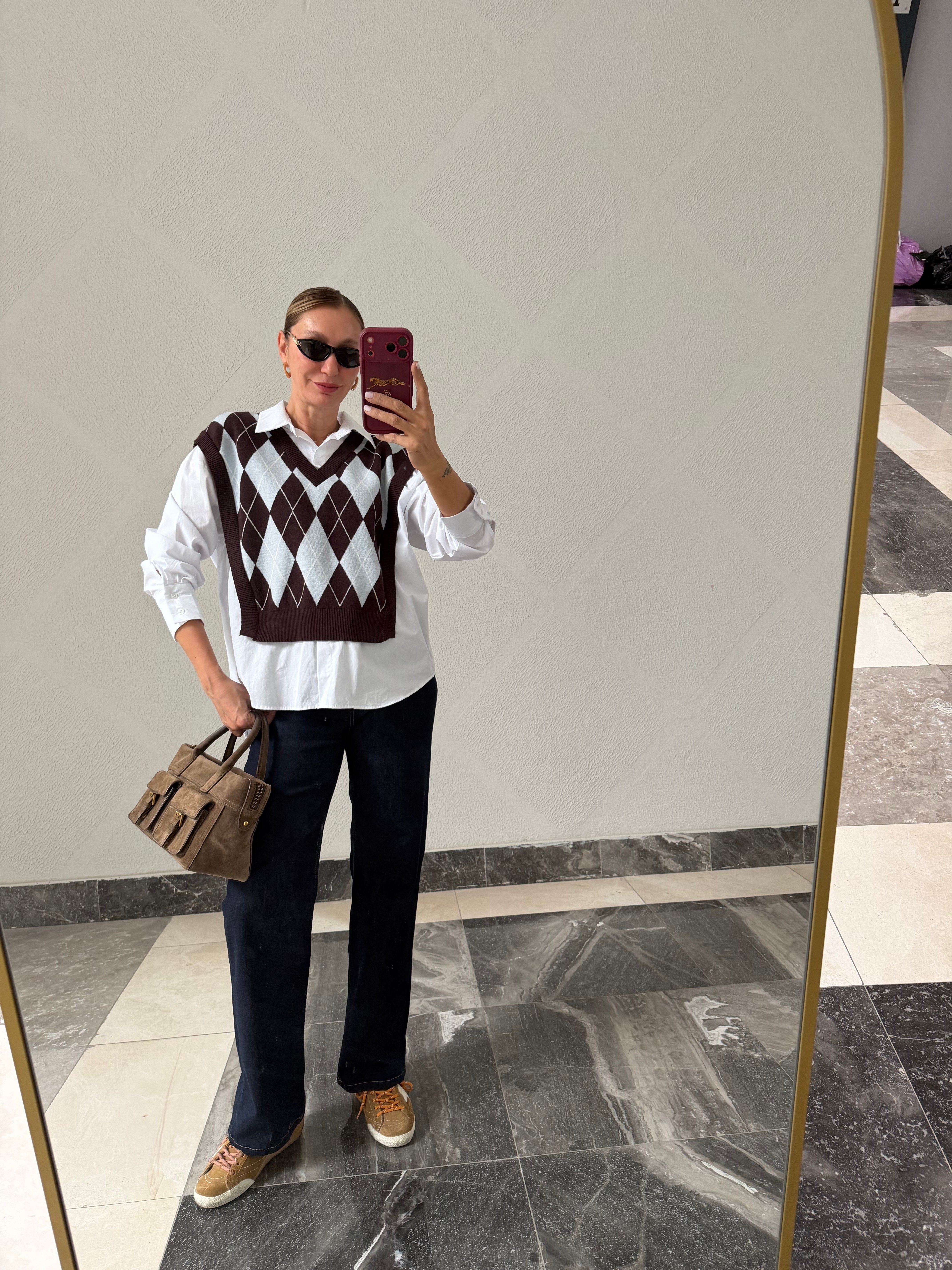 Twist Model Beyaz Üstü Kahve Bebek Mavi Süveter Gömlek