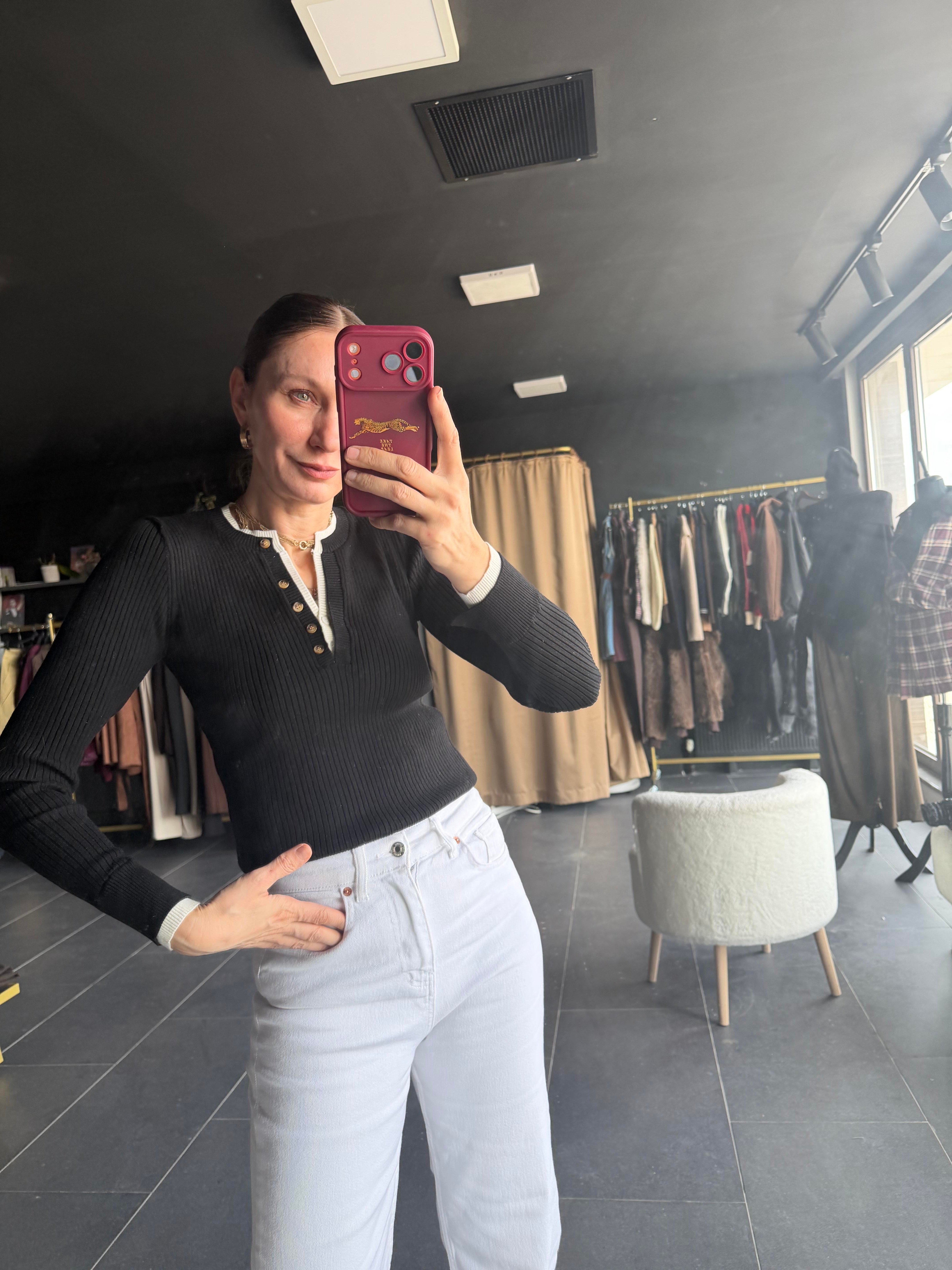 V Çift Yaka Siyah Triko