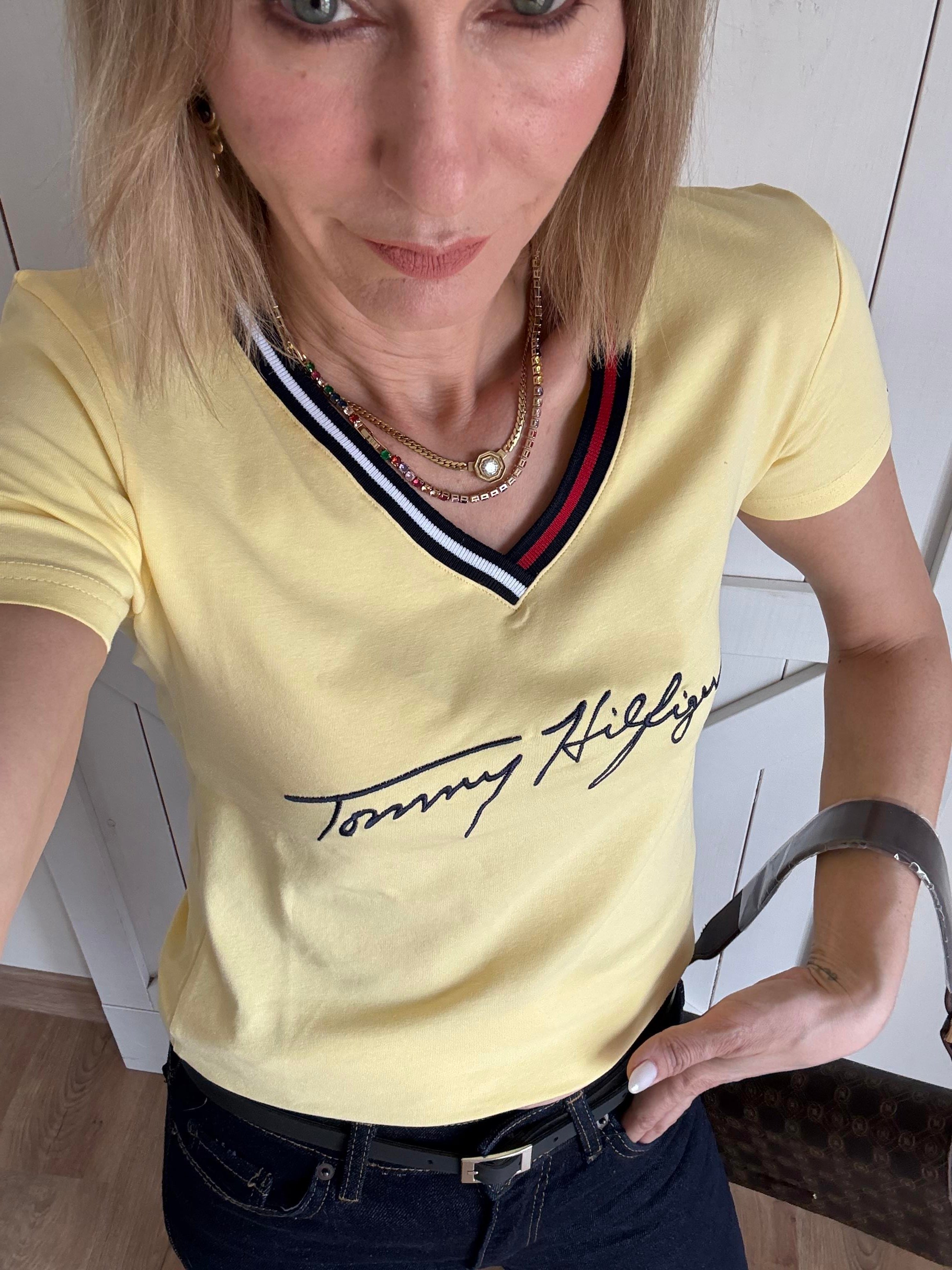 V Yaka Açık Sarı Tshirt